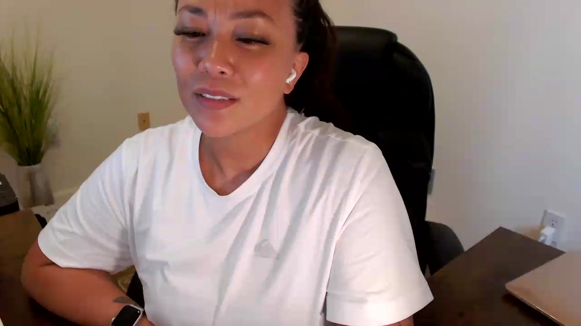 Gallery image thumbnail from MickaylaStar's myfreecams stream on, 07/20/2026, 20:31 image 3 of 20