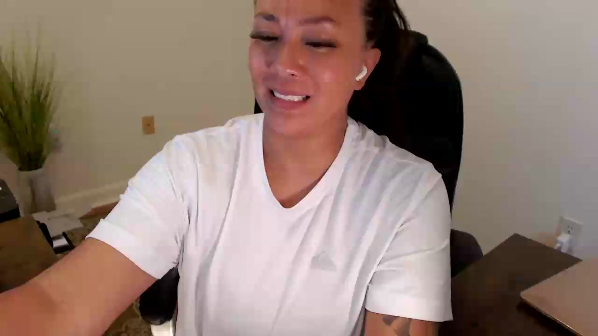 Gallery image thumbnail from MickaylaStar's myfreecams stream on, 07/20/2026, 20:31 image 11 of 20