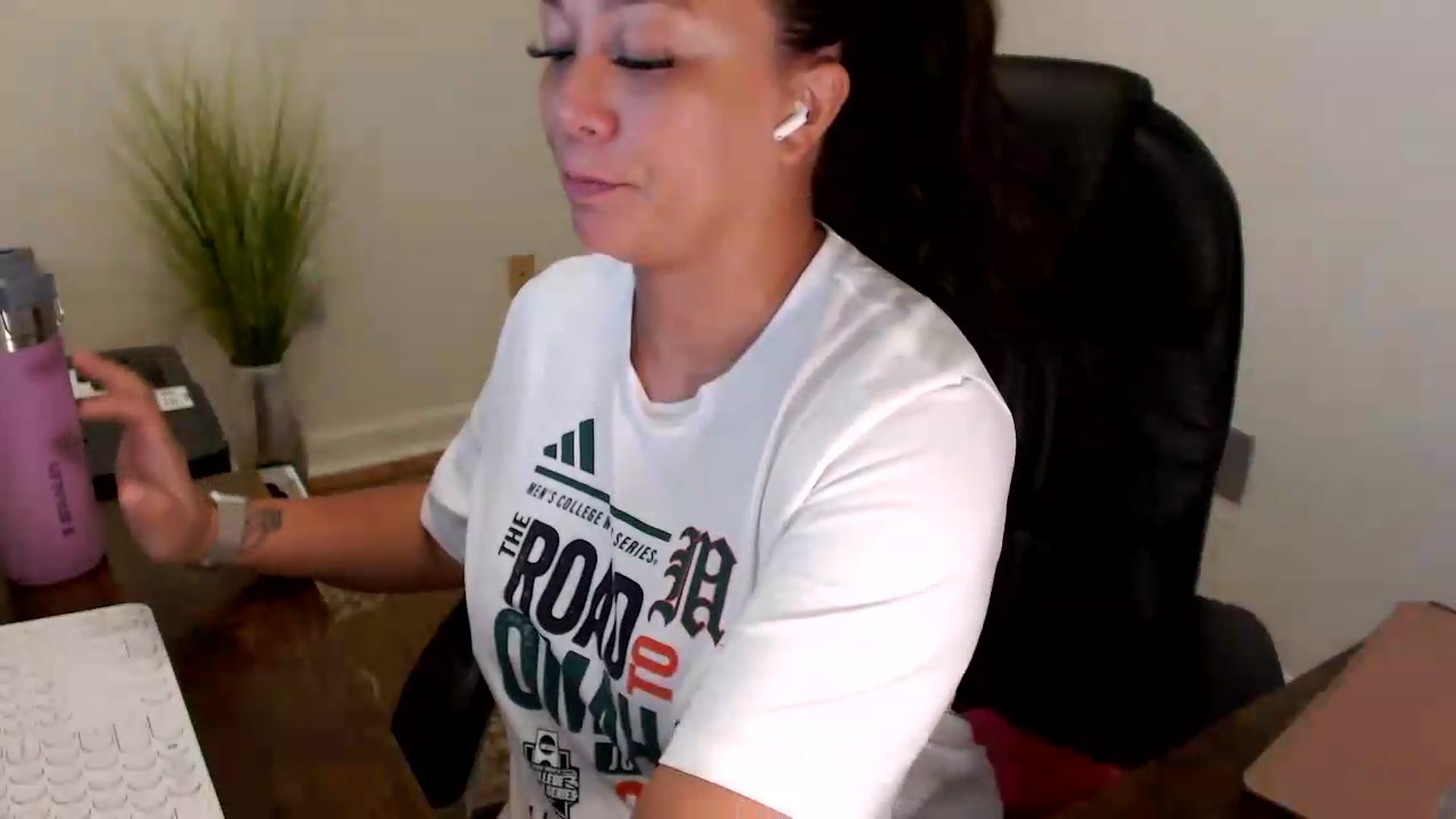 Gallery image thumbnail from MickaylaStar's myfreecams stream on, 07/21/2026, 16:05 image 3 of 20