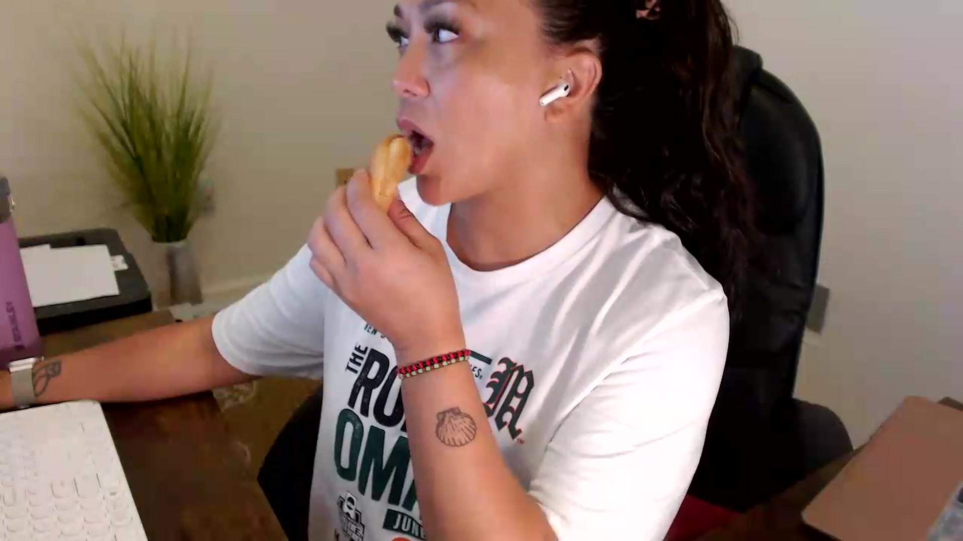 Gallery image thumbnail from MickaylaStar's myfreecams stream on, 07/21/2026, 16:05 image 16 of 20