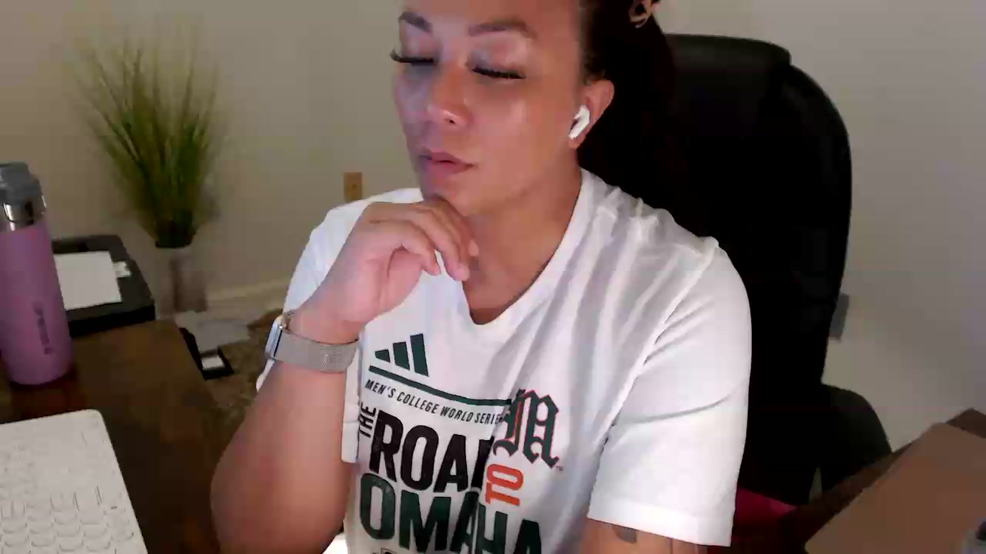 Gallery image thumbnail from MickaylaStar's myfreecams stream on, 07/21/2026, 17:04 image 1 of 20