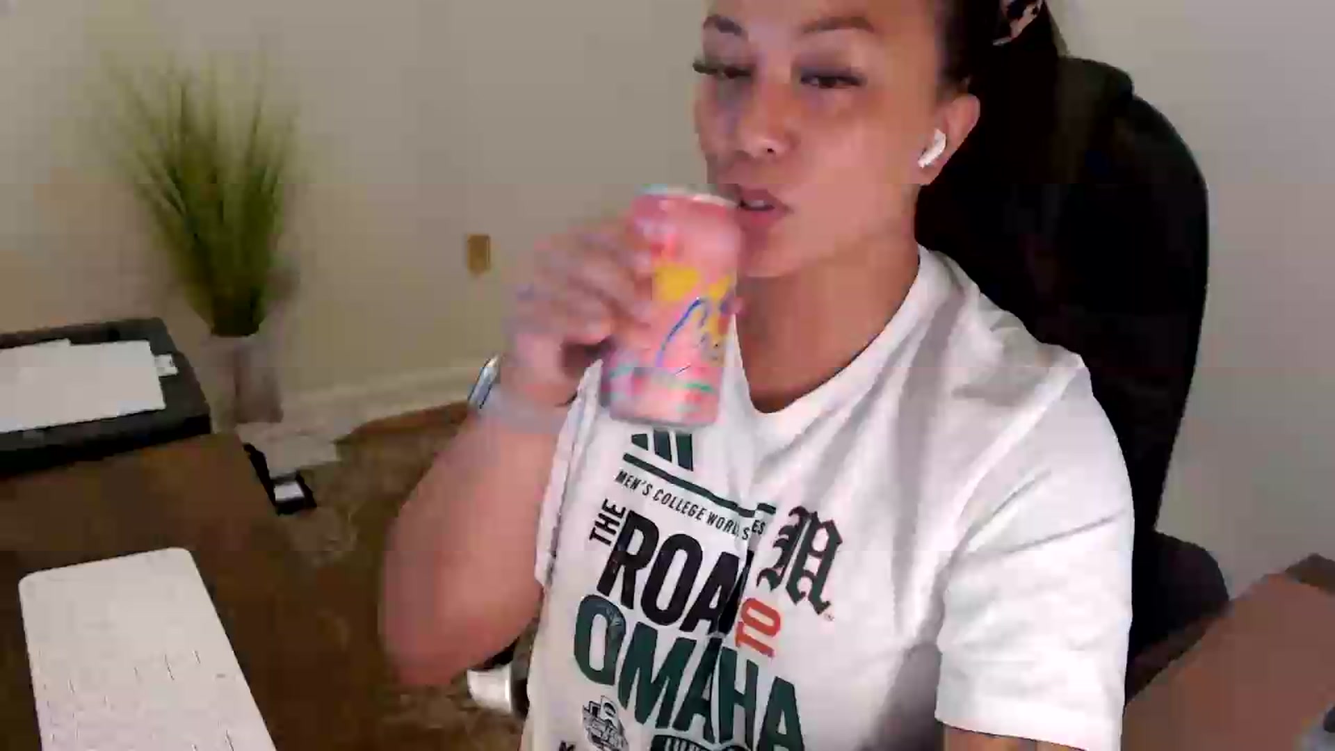 Gallery image thumbnail from MickaylaStar's myfreecams stream on, 07/21/2026, 18:15 image 3 of 20