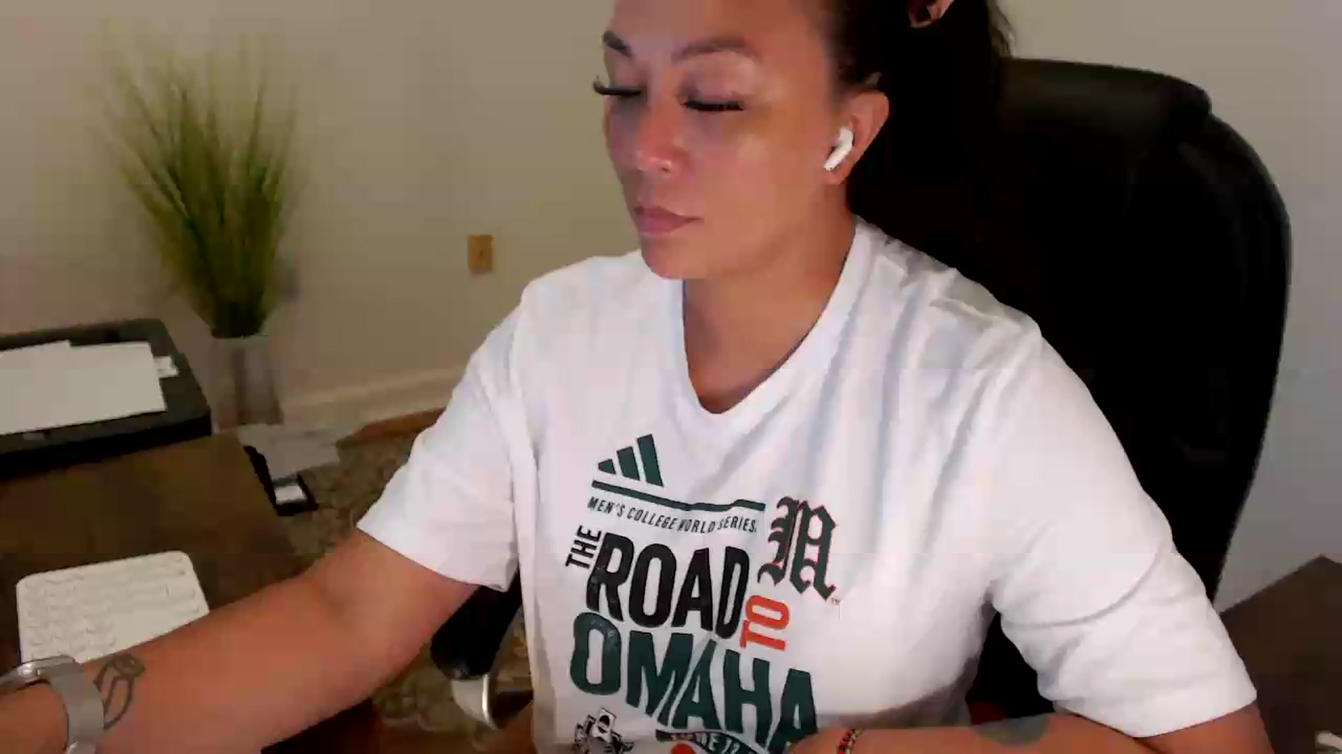 Gallery image thumbnail from MickaylaStar's myfreecams stream on, 07/21/2026, 18:15 image 15 of 20