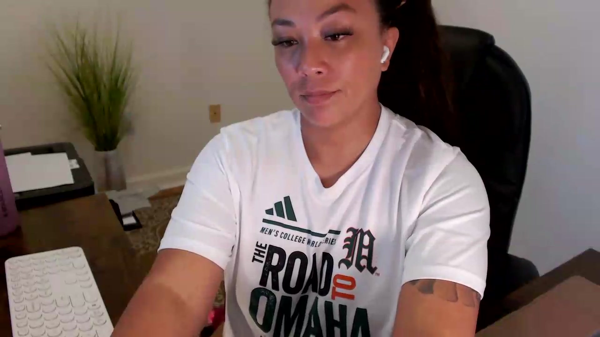 Gallery image thumbnail from MickaylaStar's myfreecams stream on, 07/21/2026, 19:18 image 14 of 20