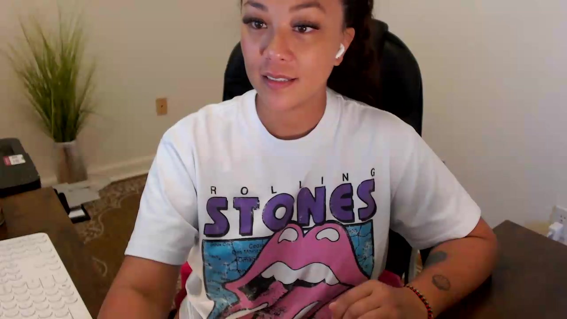 Gallery image thumbnail from MickaylaStar's myfreecams stream on, 07/22/2026, 15:41 image 3 of 20