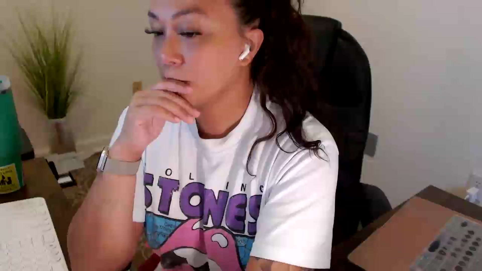 Gallery image thumbnail from MickaylaStar's myfreecams stream on, 07/22/2026, 16:48 image 17 of 20