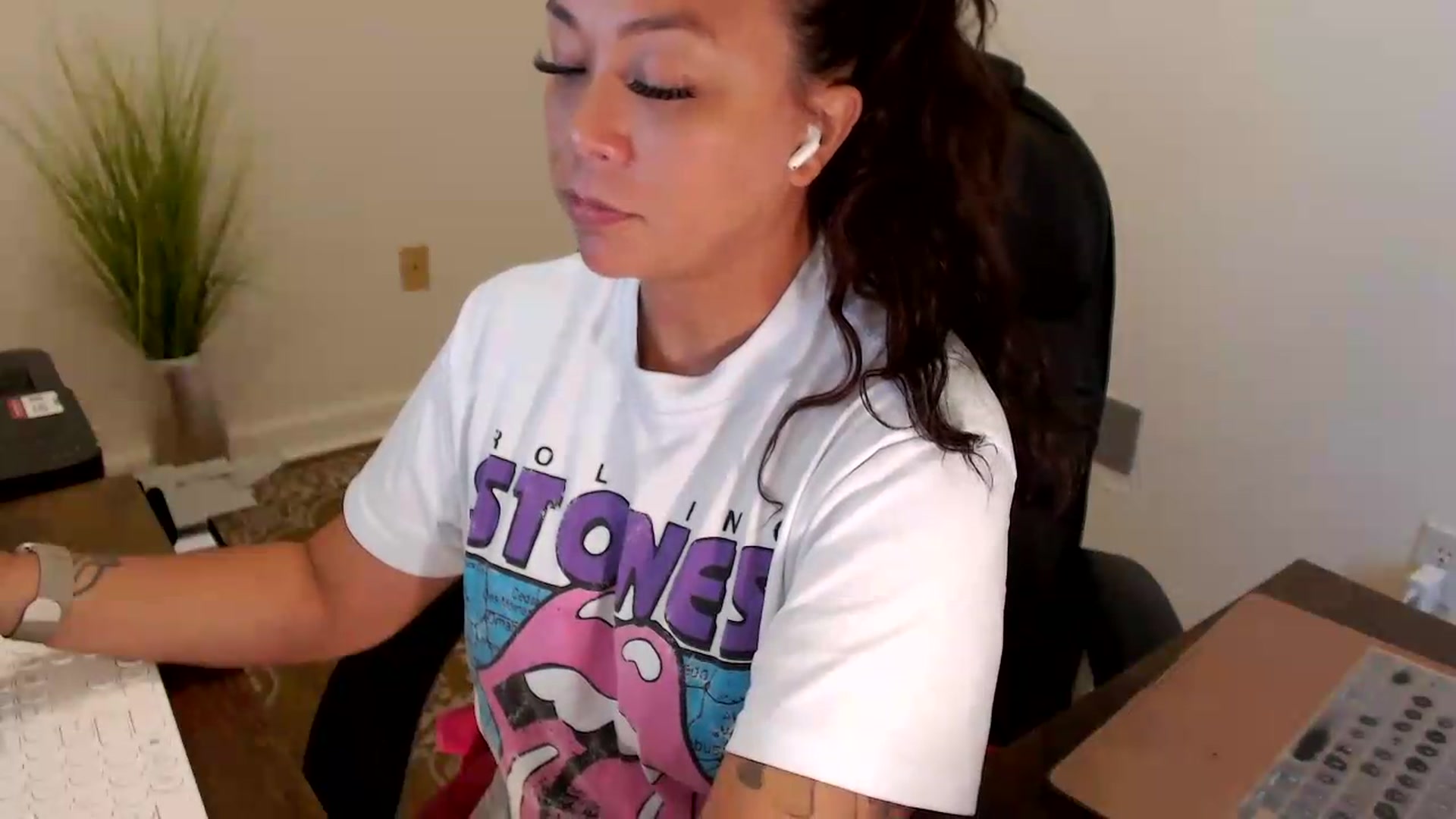Gallery image thumbnail from MickaylaStar's myfreecams stream on, 07/22/2026, 16:48 image 15 of 20