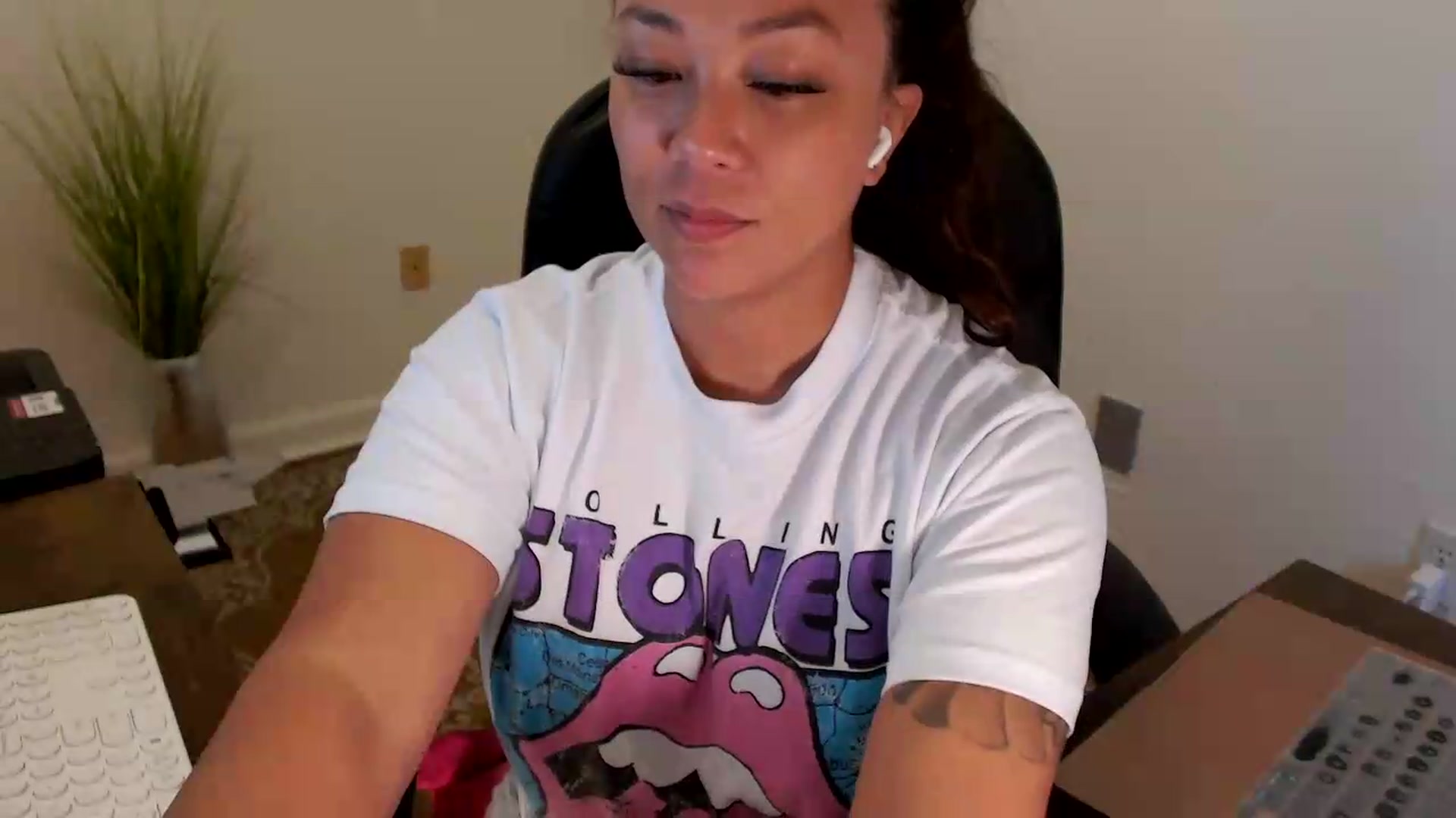 Gallery image thumbnail from MickaylaStar's myfreecams stream on, 07/22/2026, 16:48 image 8 of 20