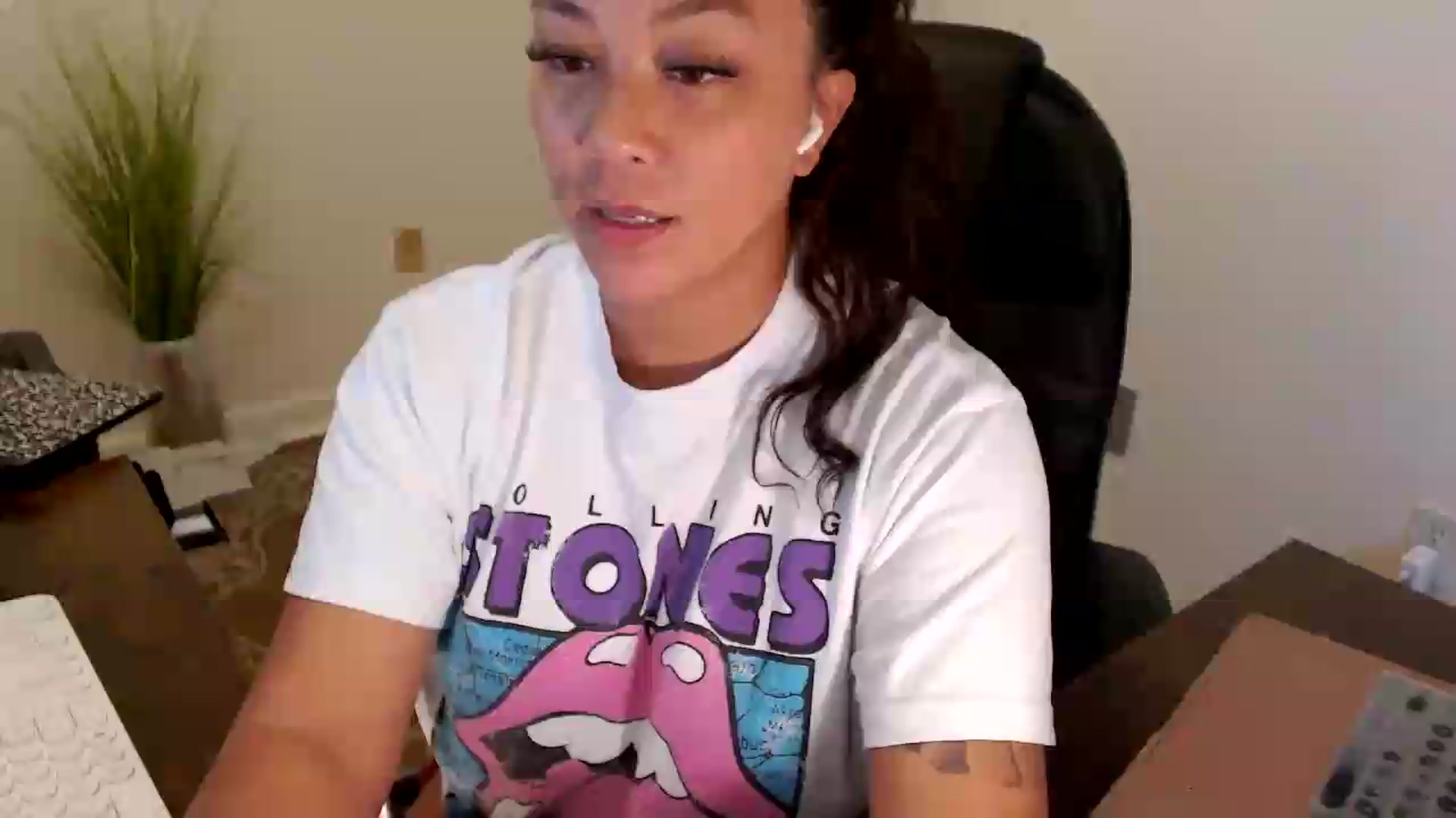 Gallery image thumbnail from MickaylaStar's myfreecams stream on, 07/22/2026, 17:54 image 1 of 20