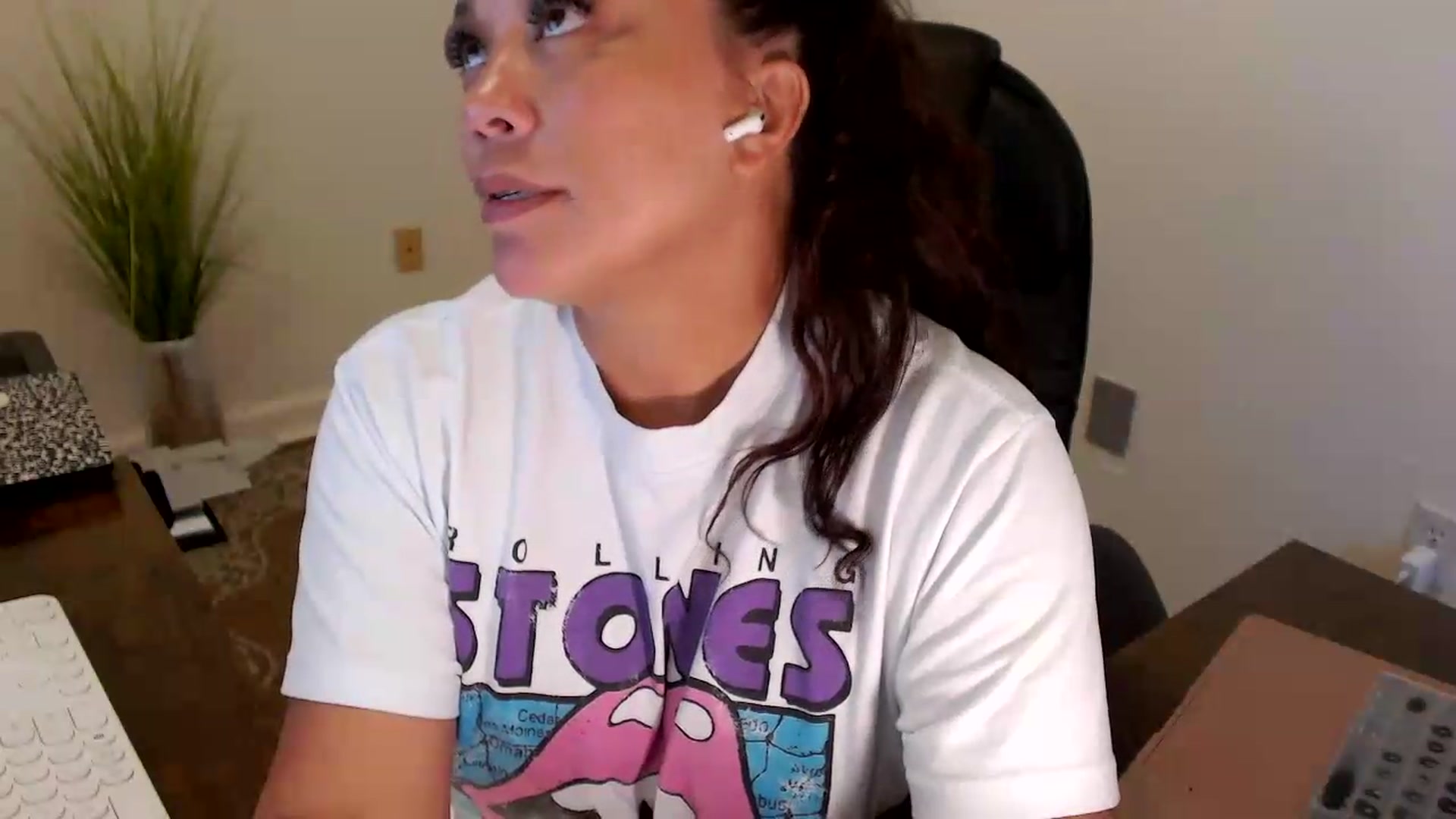Gallery image thumbnail from MickaylaStar's myfreecams stream on, 07/22/2026, 17:54 image 13 of 20
