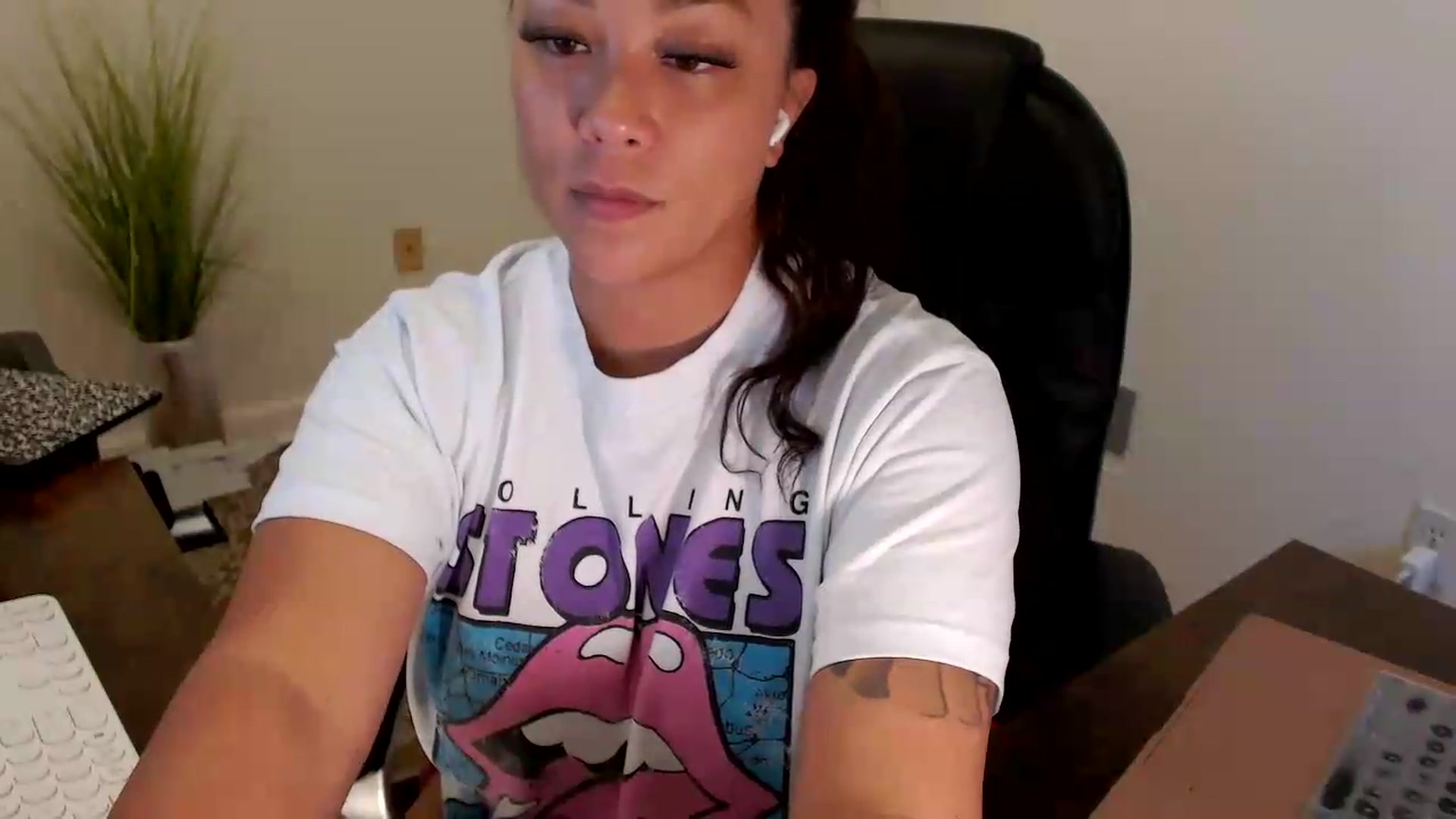 Gallery image thumbnail from MickaylaStar's myfreecams stream on, 07/22/2026, 17:54 image 3 of 20
