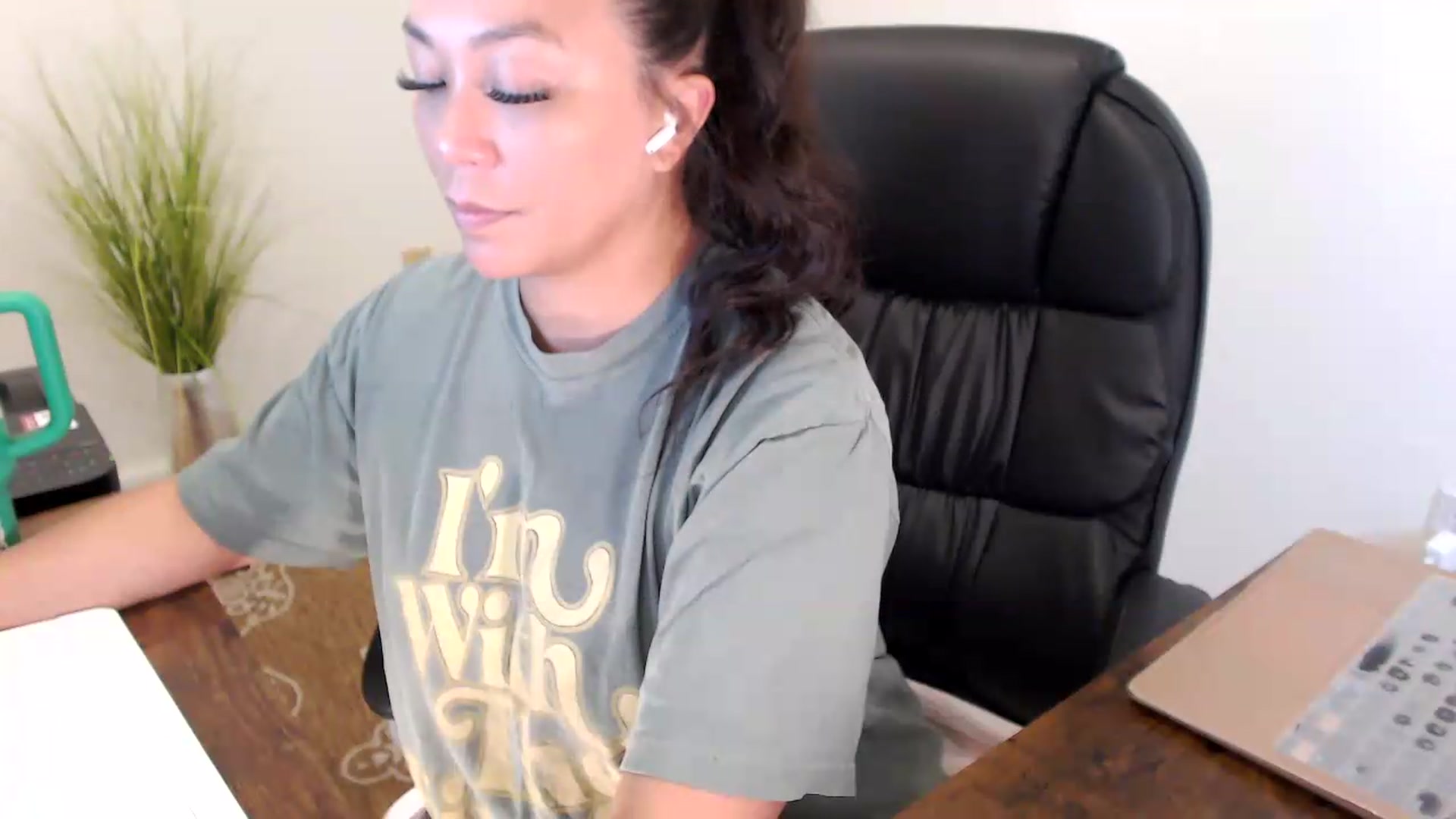 Gallery image thumbnail from MickaylaStar's myfreecams stream on, 07/23/2026, 15:33 image 12 of 20