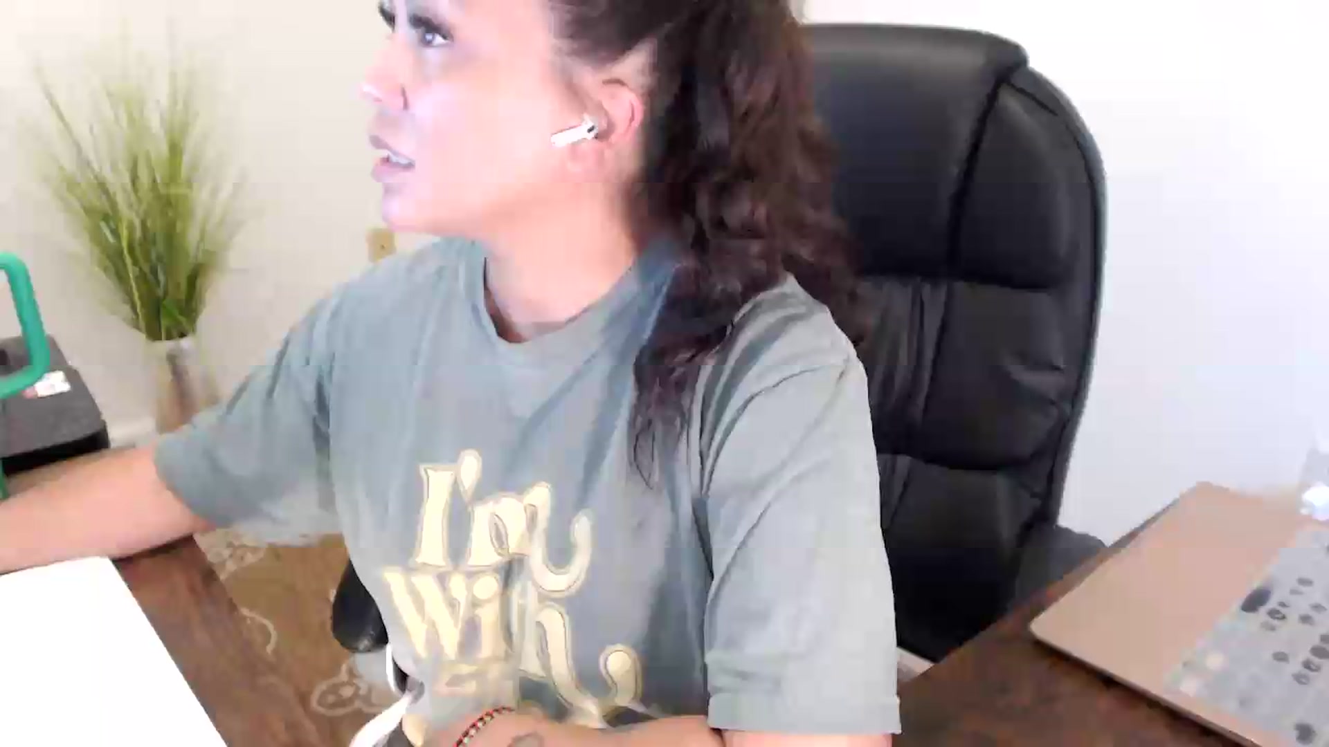 Gallery image thumbnail from MickaylaStar's myfreecams stream on, 07/23/2026, 15:33 image 1 of 20