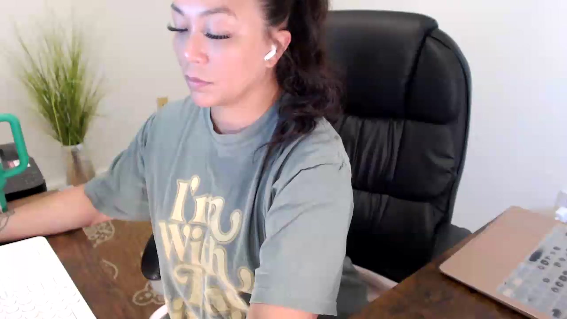 Gallery image thumbnail from MickaylaStar's myfreecams stream on, 07/23/2026, 15:33 image 11 of 20