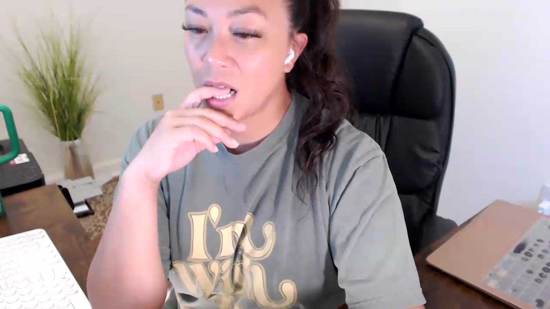 Gallery image thumbnail from MickaylaStar's myfreecams stream on, 07/23/2026, 15:33 image 3 of 20