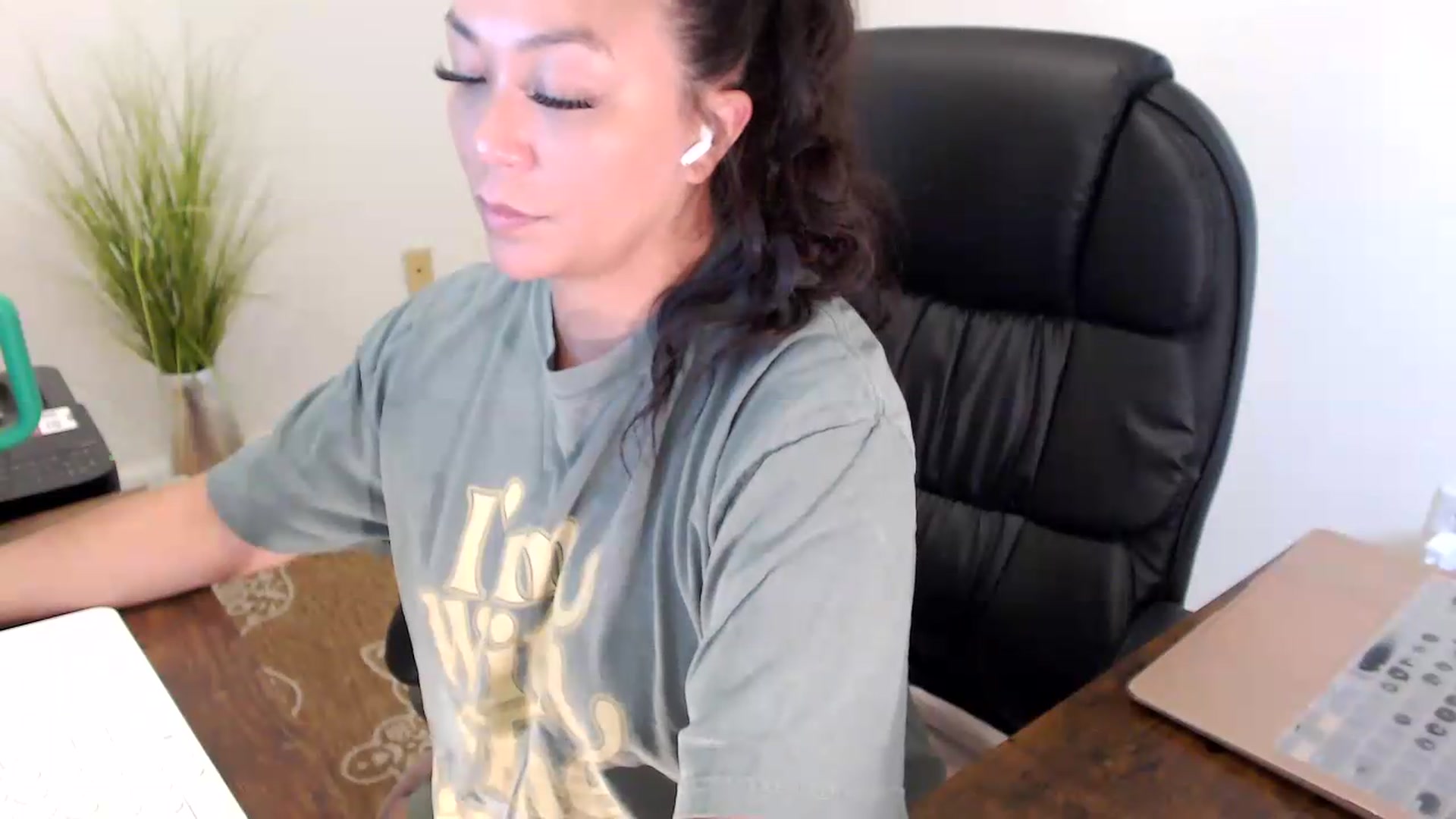 Gallery image thumbnail from MickaylaStar's myfreecams stream on, 07/23/2026, 15:33 image 17 of 20