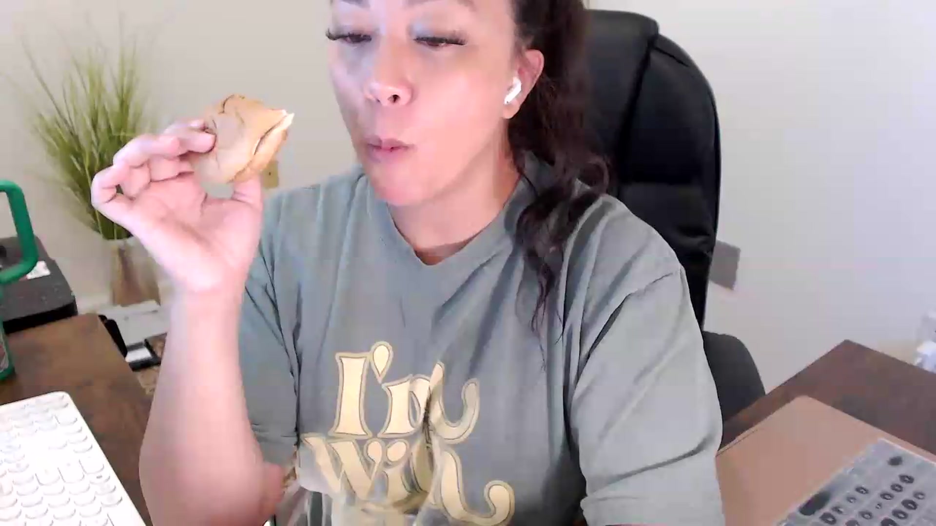Gallery image thumbnail from MickaylaStar's myfreecams stream on, 07/23/2026, 16:31 image 2 of 20