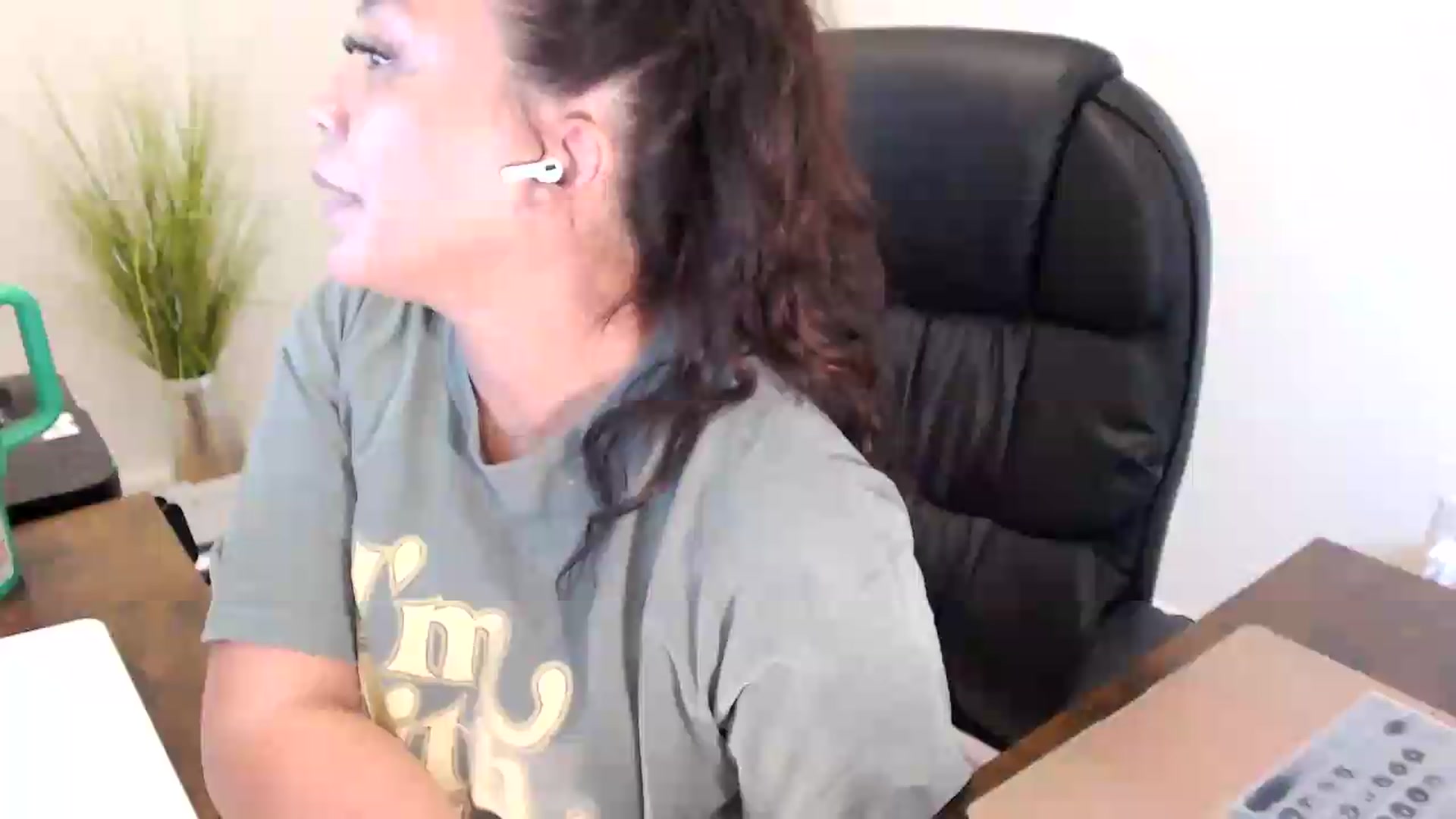 Gallery image thumbnail from MickaylaStar's myfreecams stream on, 07/23/2026, 16:31 image 9 of 20