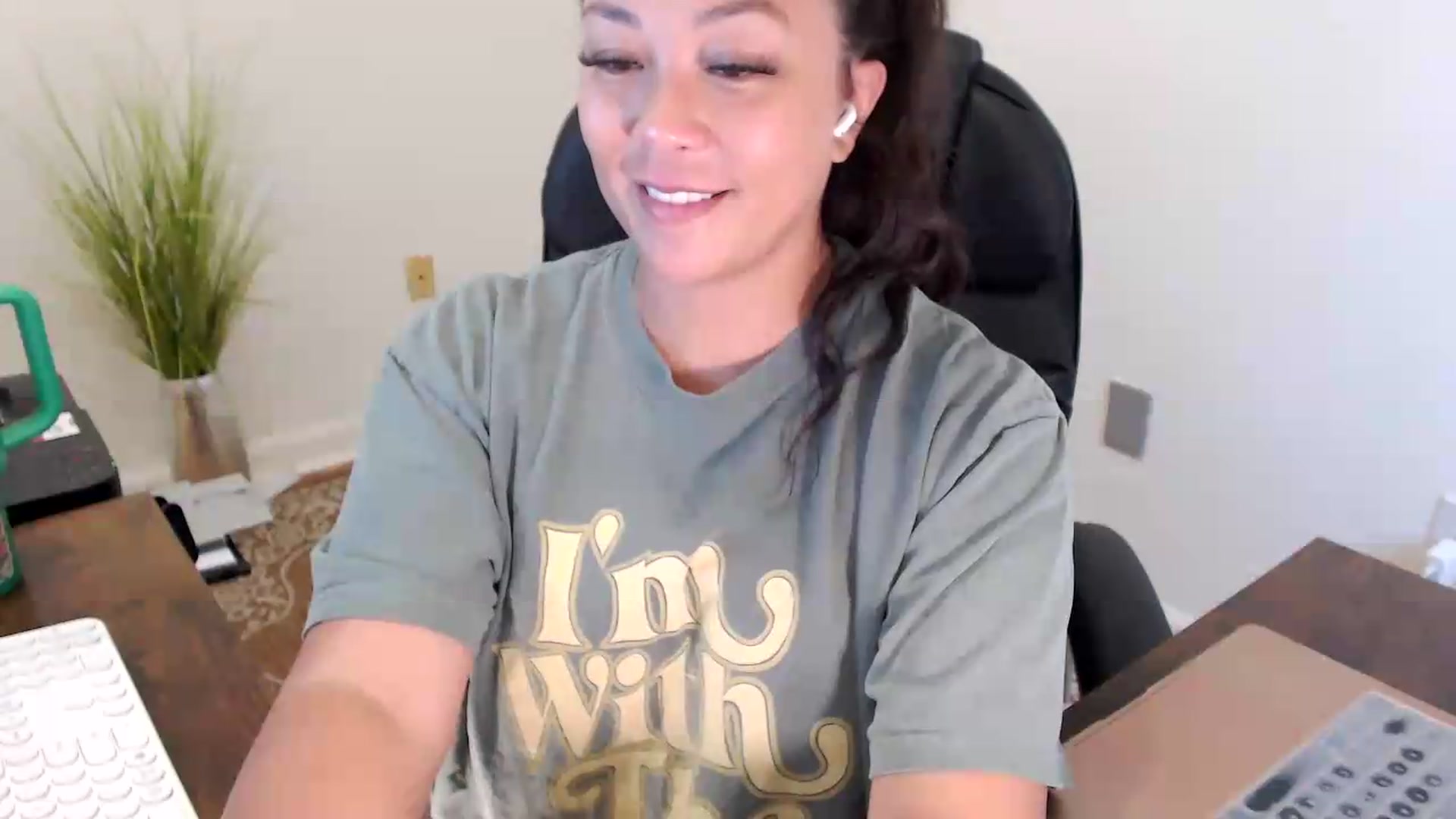 Gallery image thumbnail from MickaylaStar's myfreecams stream on, 07/23/2026, 16:31 image 10 of 20