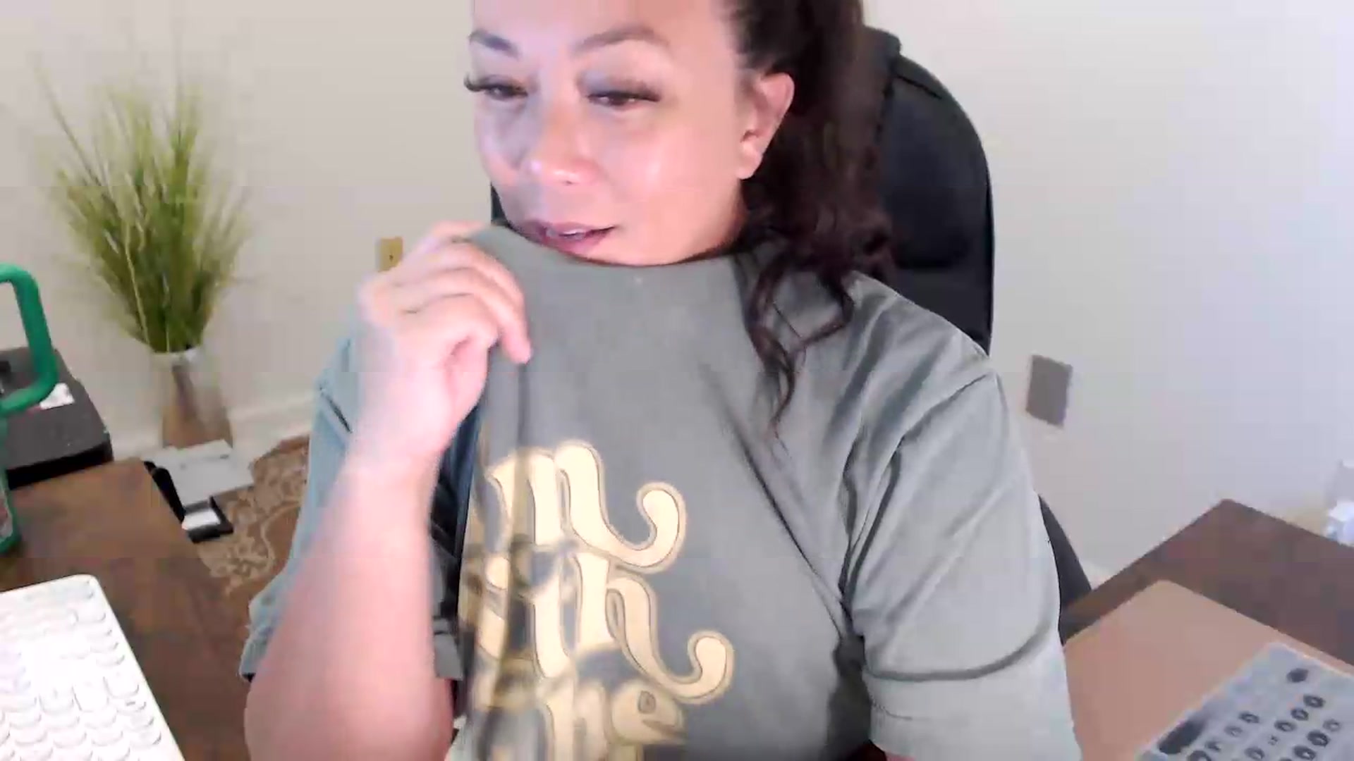 Gallery image thumbnail from MickaylaStar's myfreecams stream on, 07/23/2026, 16:31 image 7 of 20