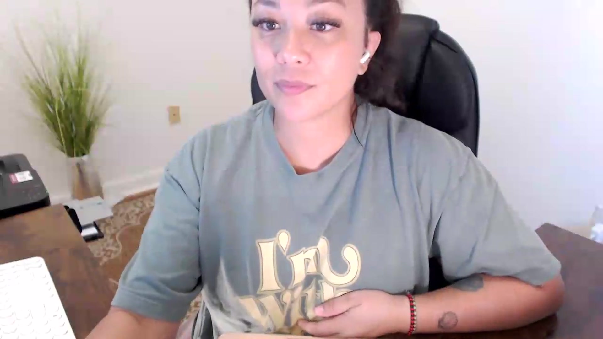 Gallery image thumbnail from MickaylaStar's myfreecams stream on, 07/23/2026, 16:31 image 19 of 20