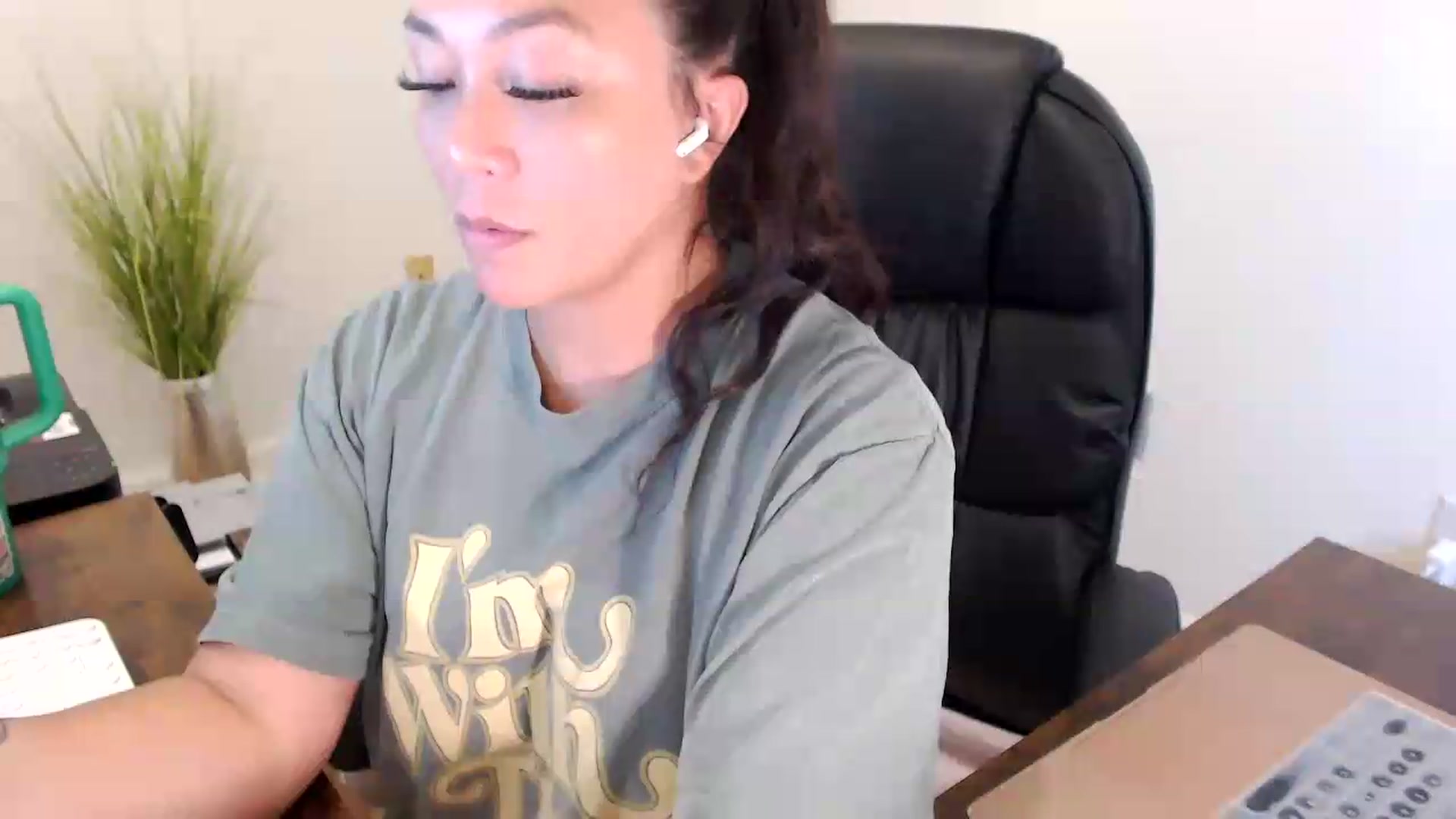 Gallery image thumbnail from MickaylaStar's myfreecams stream on, 07/23/2026, 16:31 image 11 of 20
