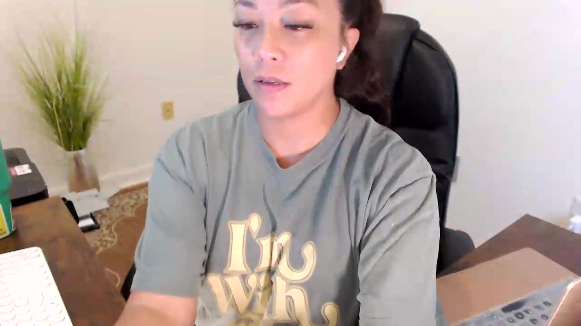 Gallery image thumbnail from MickaylaStar's myfreecams stream on, 07/23/2026, 17:36 image 7 of 20