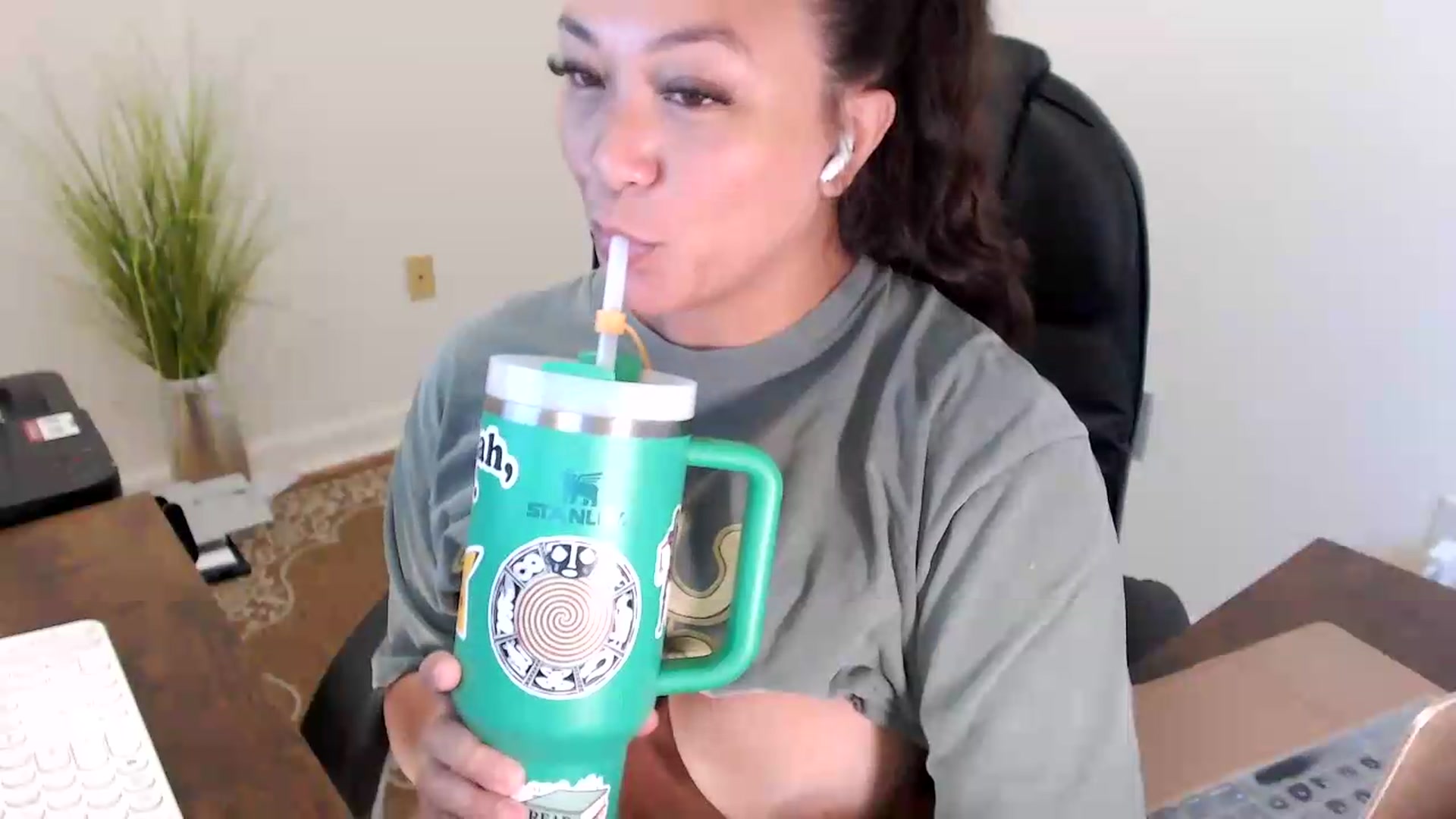 Gallery image thumbnail from MickaylaStar's myfreecams stream on, 07/23/2026, 17:36 image 4 of 20