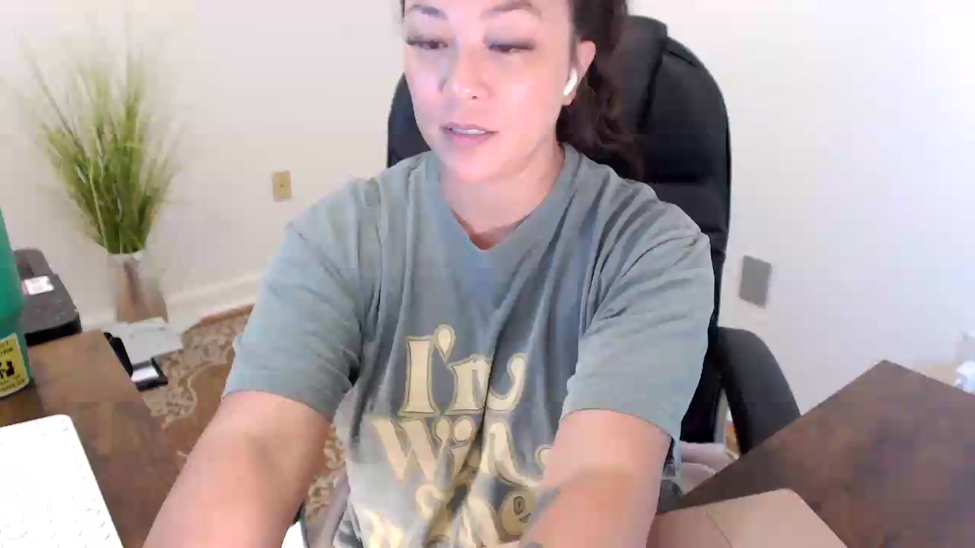 Gallery image thumbnail from MickaylaStar's myfreecams stream on, 07/23/2026, 17:36 image 1 of 20