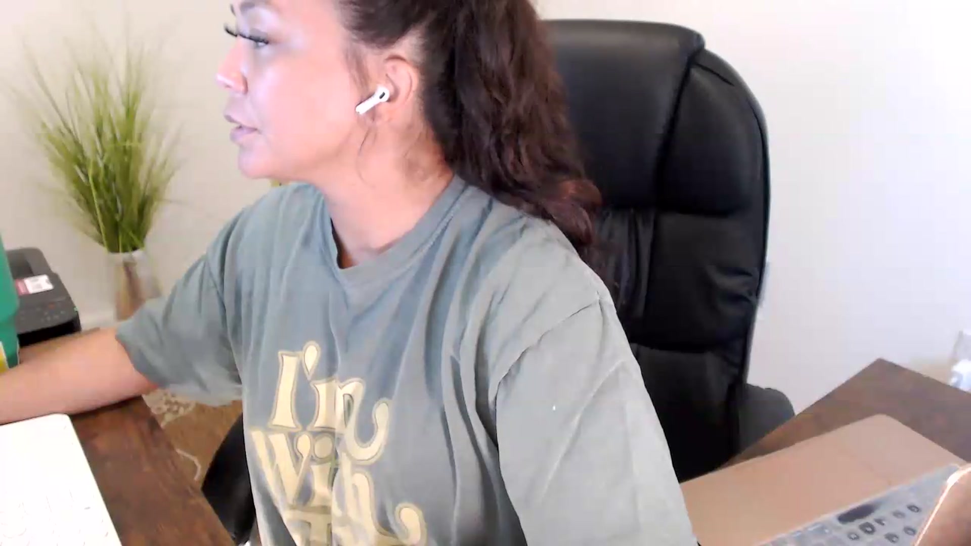 Gallery image thumbnail from MickaylaStar's myfreecams stream on, 07/23/2026, 17:36 image 6 of 20