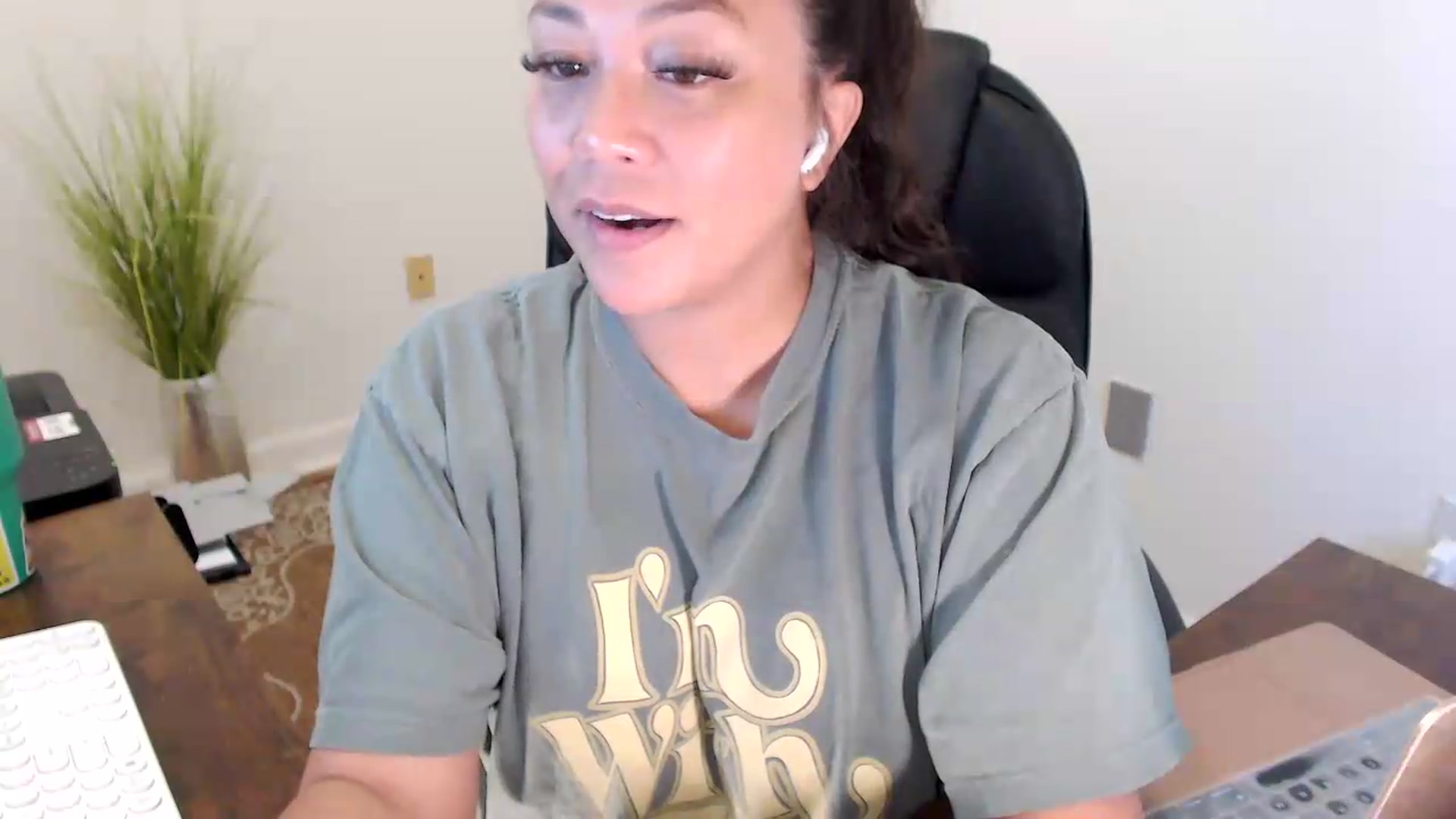 Gallery image thumbnail from MickaylaStar's myfreecams stream on, 07/23/2026, 17:36 image 13 of 20