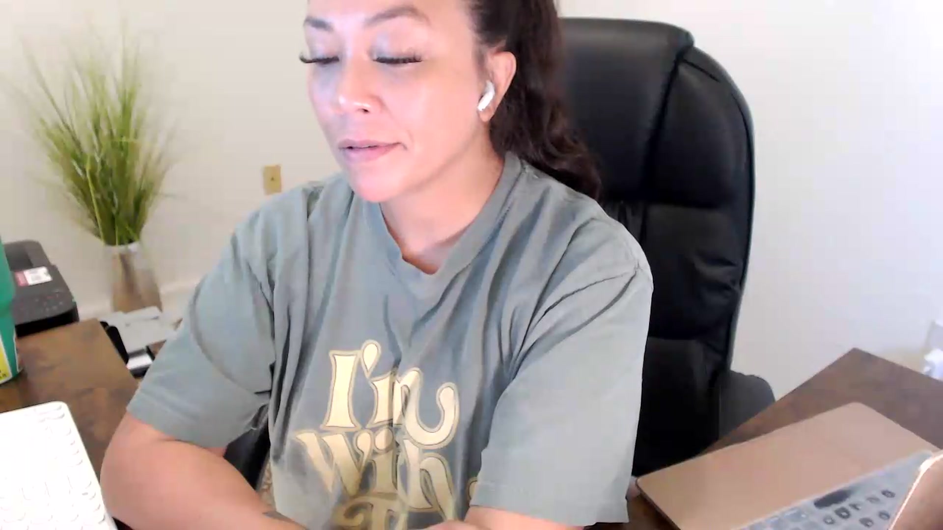 Gallery image thumbnail from MickaylaStar's myfreecams stream on, 07/23/2026, 17:36 image 12 of 20
