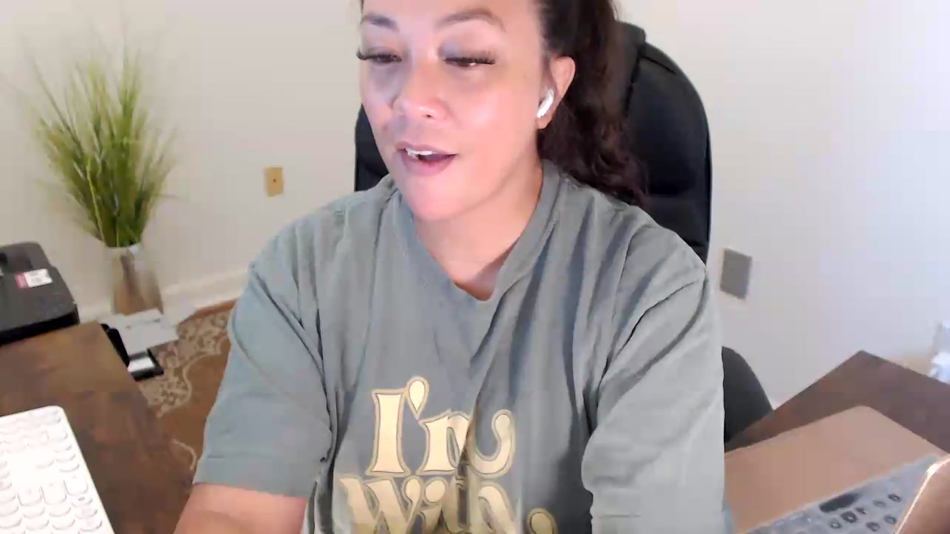 Gallery image thumbnail from MickaylaStar's myfreecams stream on, 07/23/2026, 17:36 image 15 of 20