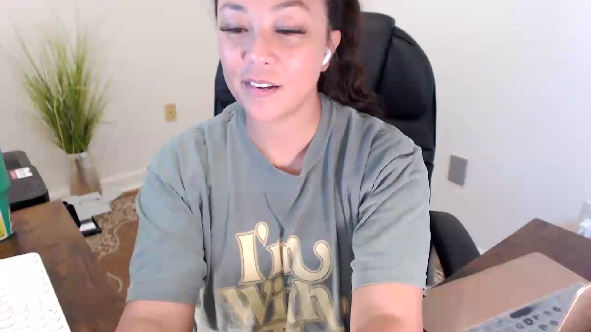Gallery image thumbnail from MickaylaStar's myfreecams stream on, 07/23/2026, 17:36 image 14 of 20