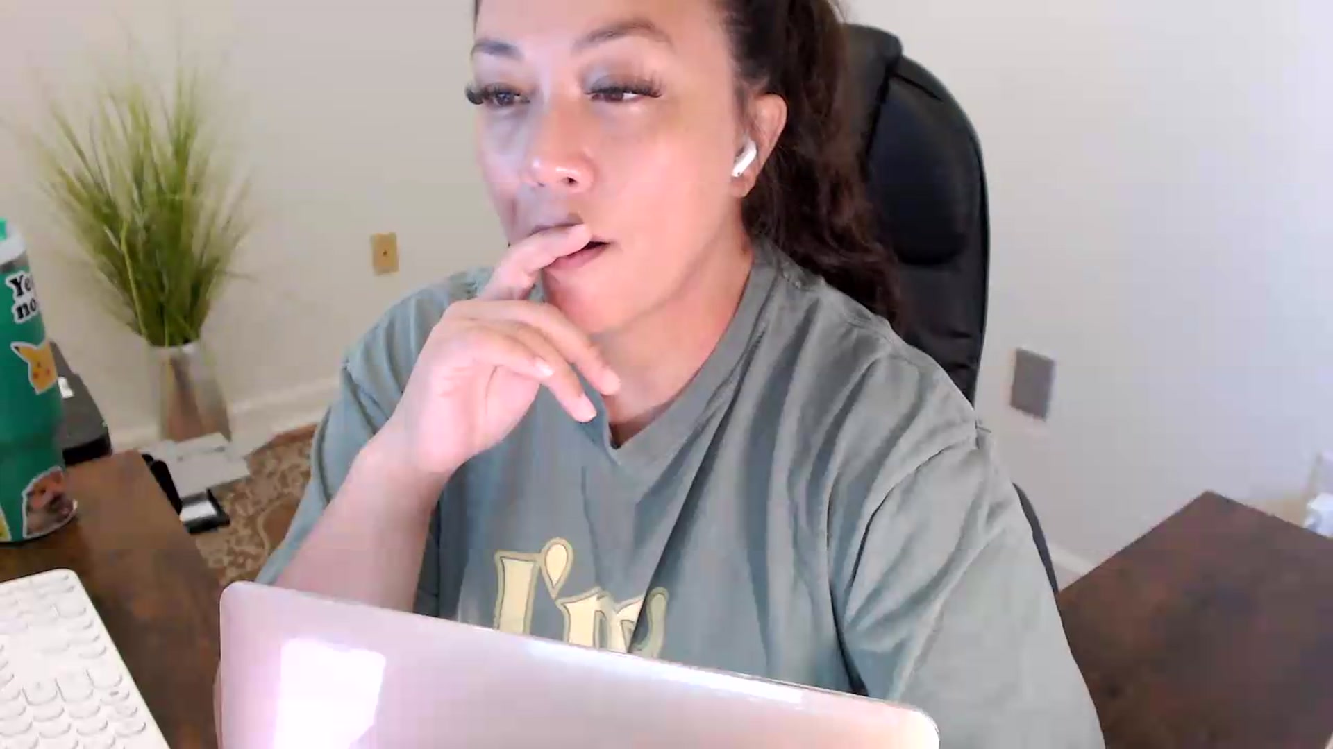 Gallery image thumbnail from MickaylaStar's myfreecams stream on, 07/23/2026, 19:12 image 6 of 20