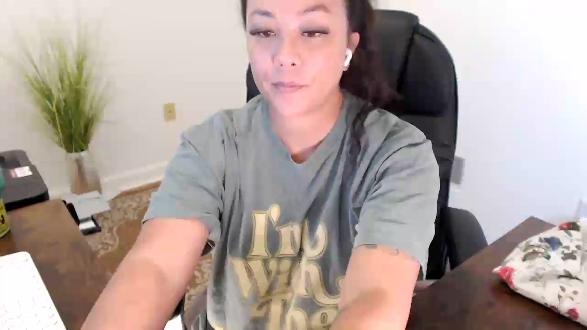 Gallery image thumbnail from MickaylaStar's myfreecams stream on, 07/23/2026, 19:12 image 20 of 20