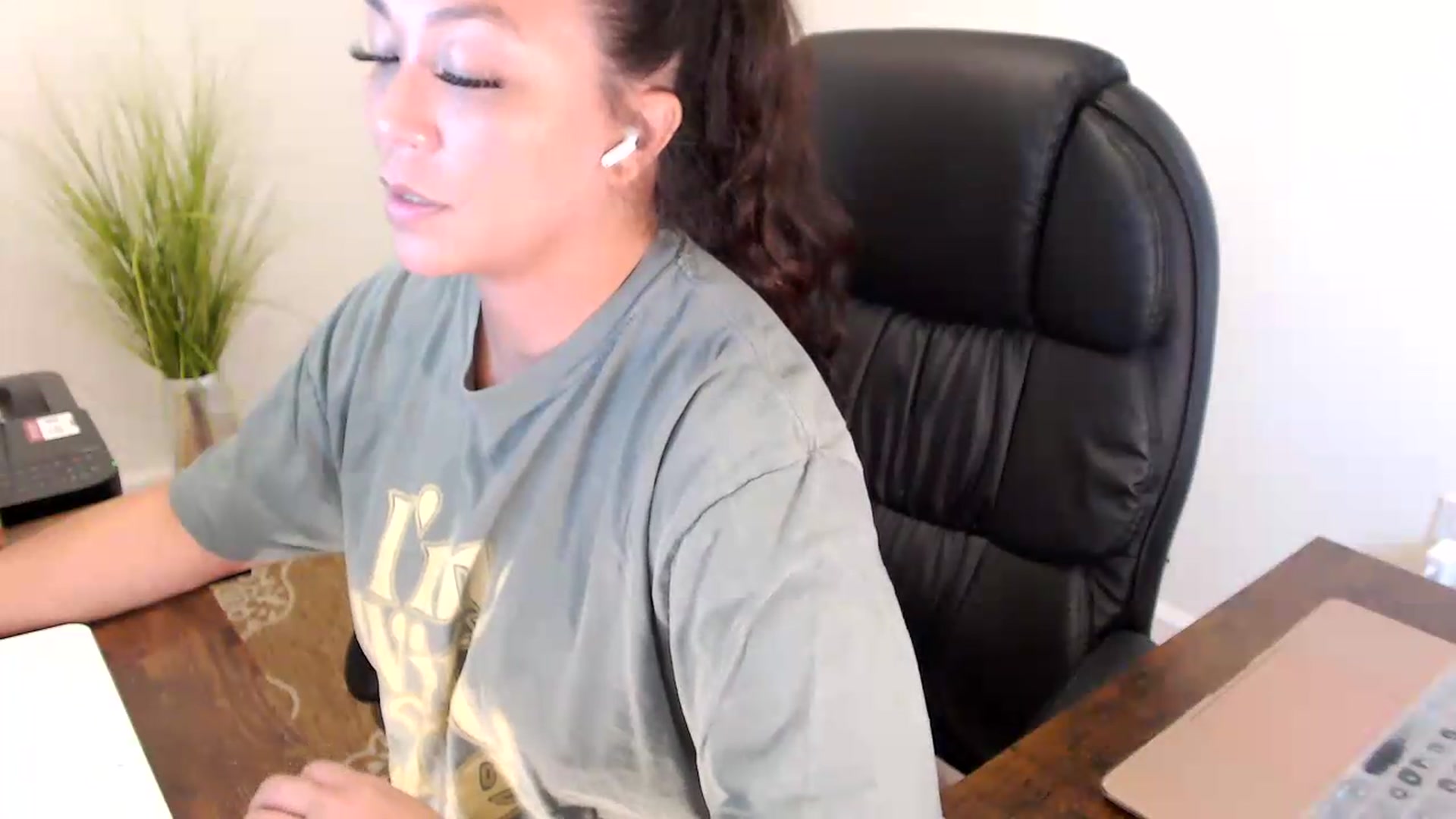 Gallery image thumbnail from MickaylaStar's myfreecams stream on, 07/23/2026, 19:12 image 2 of 20