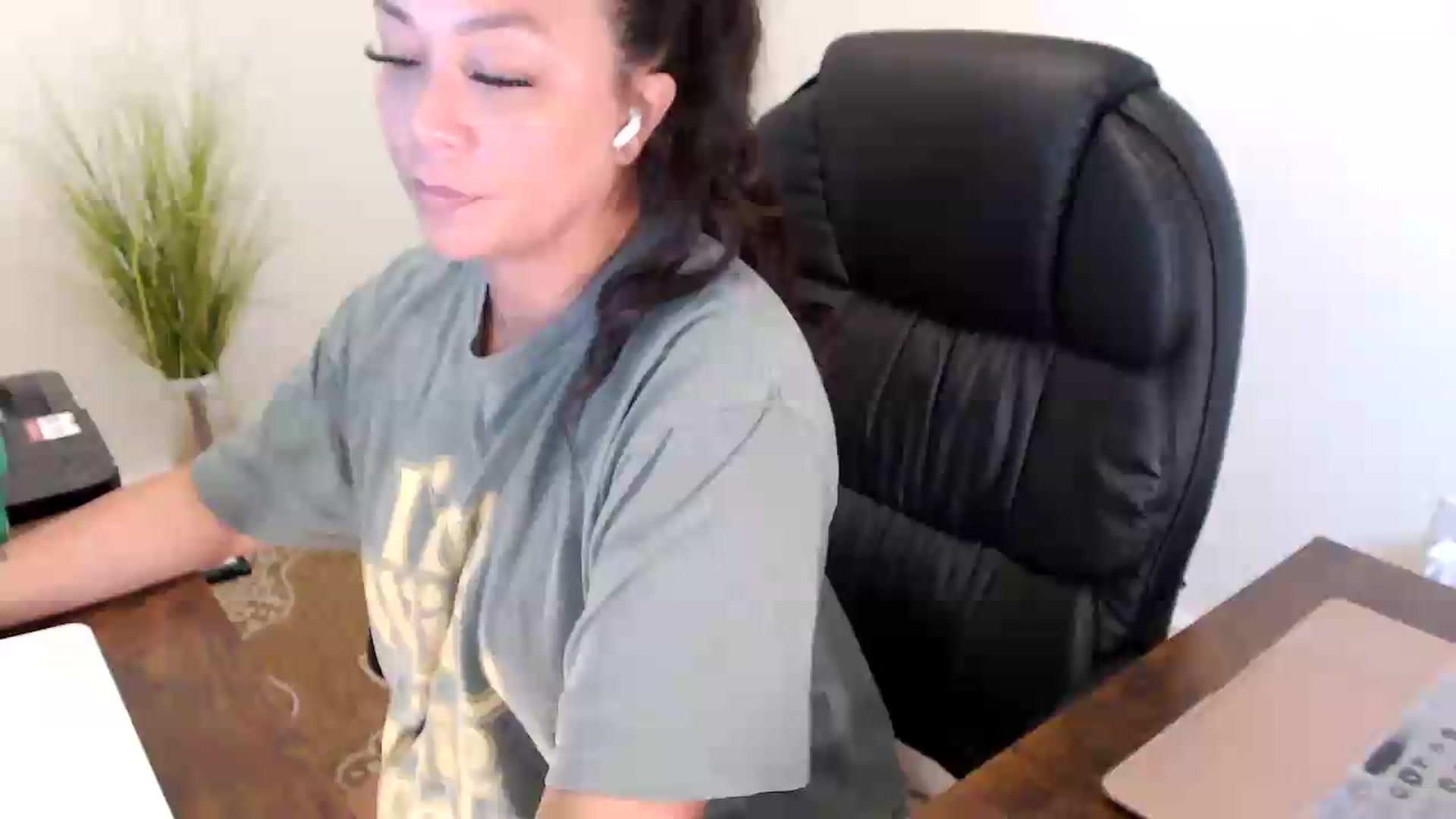 Gallery image thumbnail from MickaylaStar's myfreecams stream on, 07/23/2026, 19:12 image 1 of 20