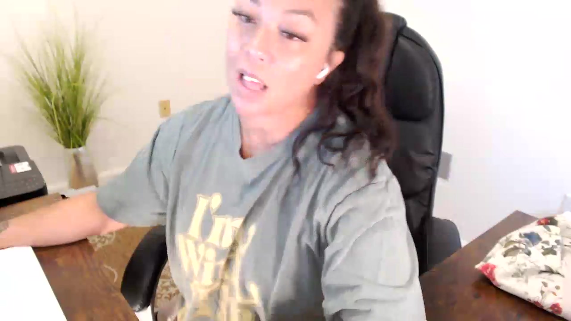 Gallery image thumbnail from MickaylaStar's myfreecams stream on, 07/23/2026, 19:12 image 11 of 20
