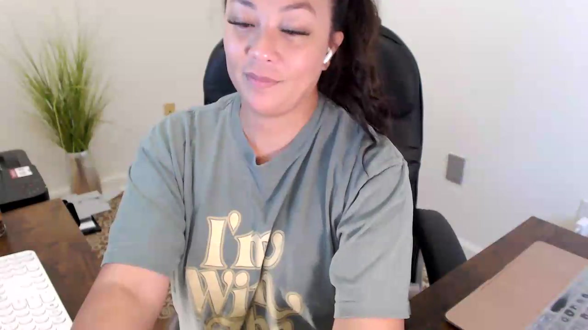 Gallery image thumbnail from MickaylaStar's myfreecams stream on, 07/23/2026, 19:12 image 3 of 20