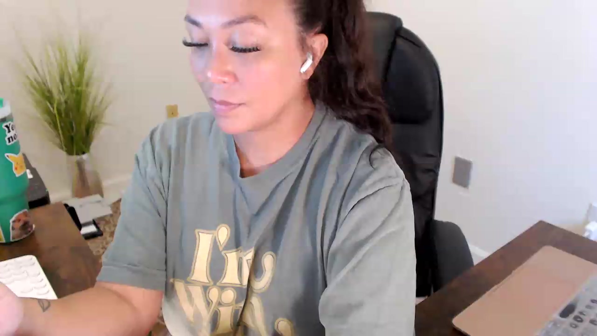 Gallery image thumbnail from MickaylaStar's myfreecams stream on, 07/23/2026, 19:12 image 4 of 20