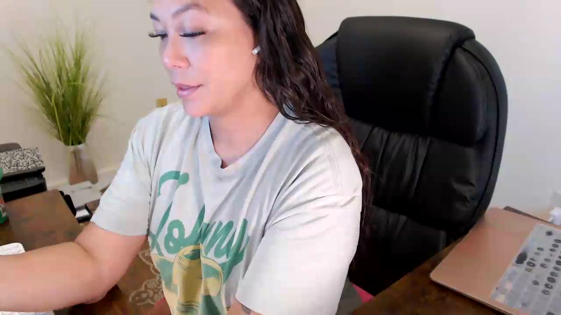 Gallery image thumbnail from MickaylaStar's myfreecams stream on, 07/24/2026, 13:33 image 4 of 20