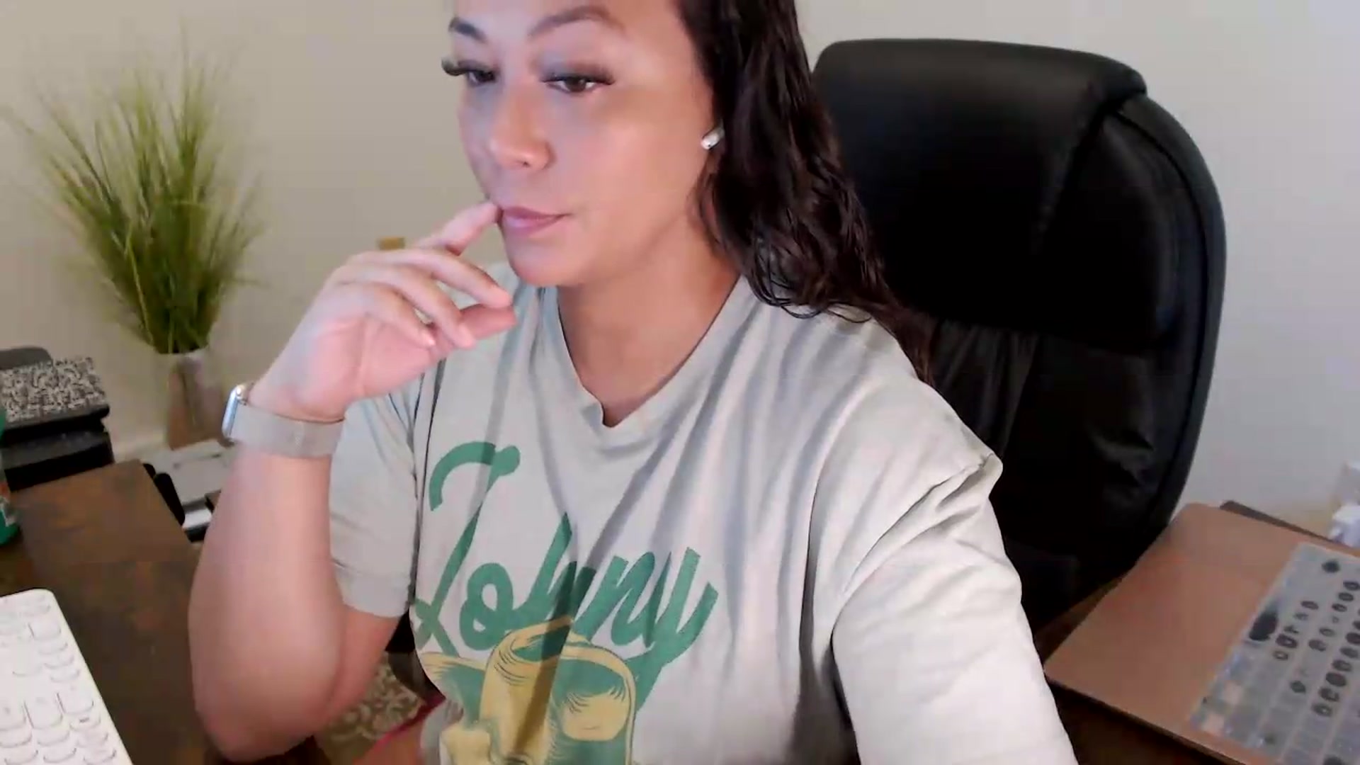 Gallery image thumbnail from MickaylaStar's myfreecams stream on, 07/24/2026, 13:33 image 5 of 20