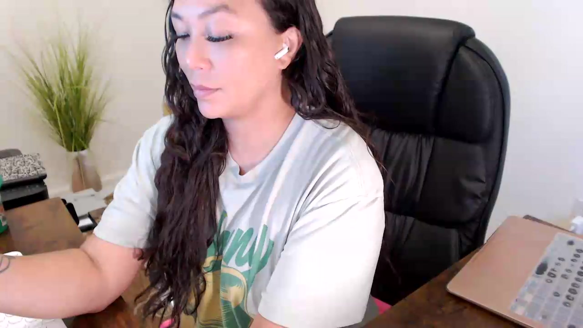 Gallery image thumbnail from MickaylaStar's myfreecams stream on, 07/24/2026, 13:33 image 15 of 20