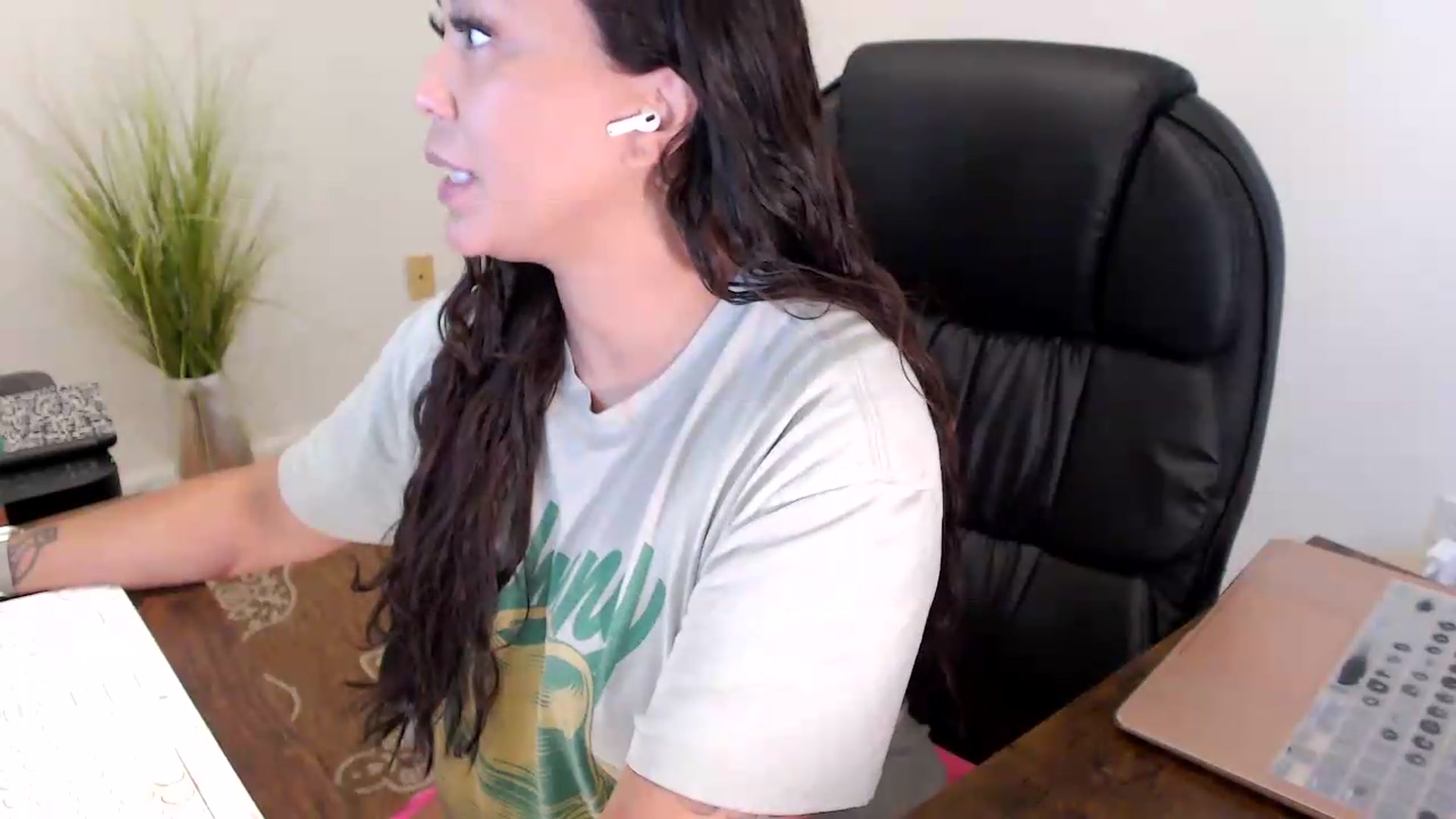 Gallery image thumbnail from MickaylaStar's myfreecams stream on, 07/24/2026, 13:33 image 19 of 20