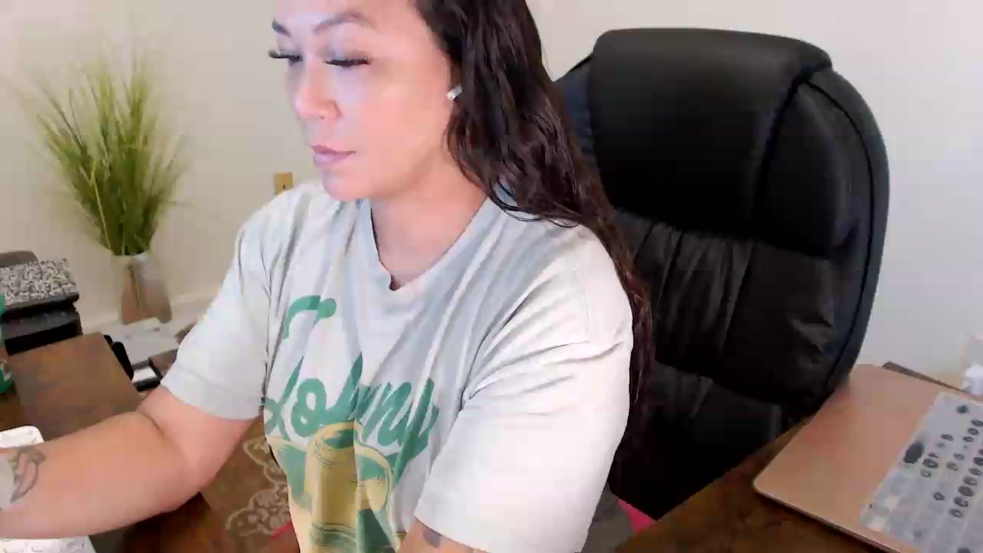Gallery image thumbnail from MickaylaStar's myfreecams stream on, 07/24/2026, 13:33 image 1 of 20