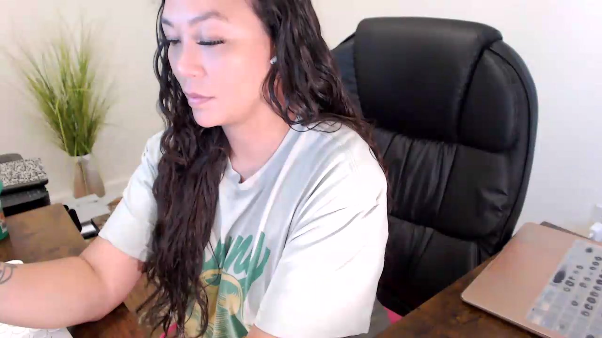Gallery image thumbnail from MickaylaStar's myfreecams stream on, 07/24/2026, 13:33 image 10 of 20