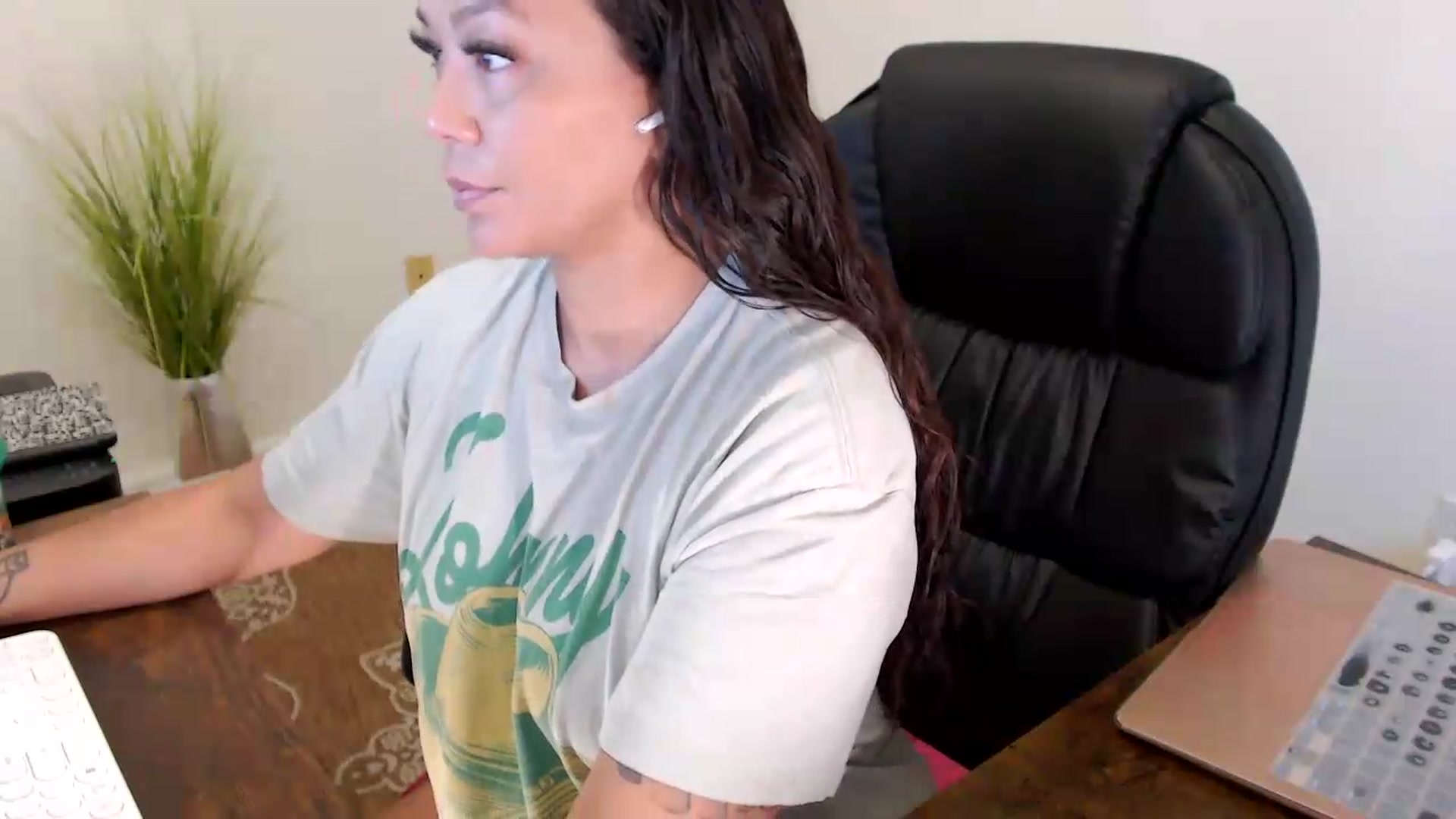 Gallery image thumbnail from MickaylaStar's myfreecams stream on, 07/24/2026, 13:33 image 2 of 20