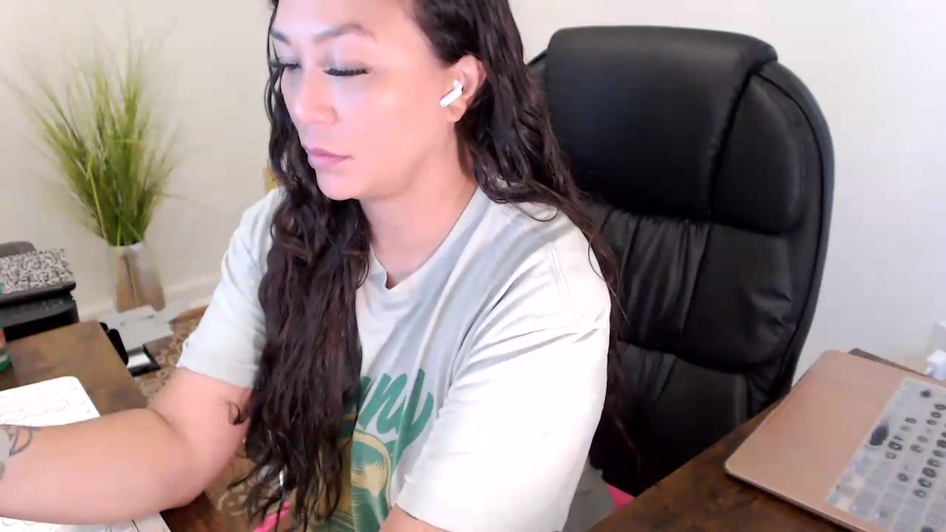 Gallery image thumbnail from MickaylaStar's myfreecams stream on, 07/24/2026, 13:33 image 18 of 20
