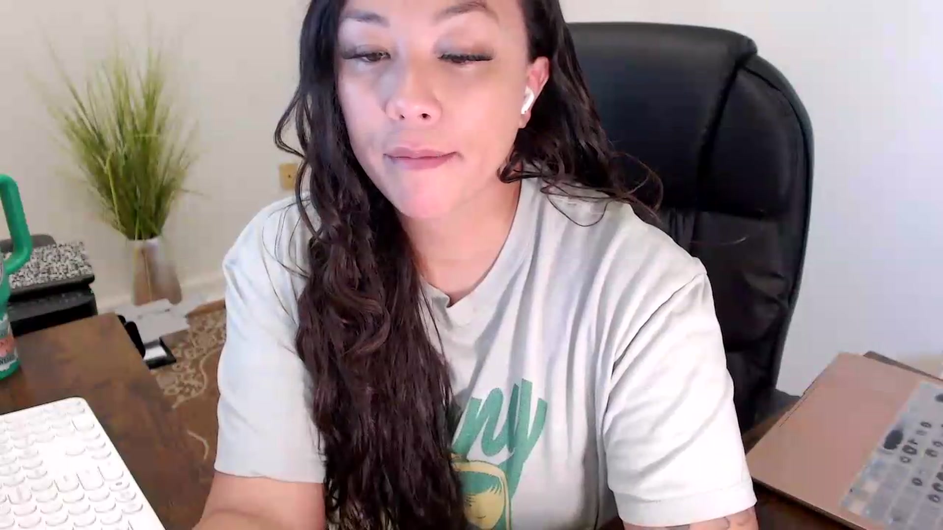 Gallery image thumbnail from MickaylaStar's myfreecams stream on, 07/24/2026, 14:45 image 12 of 20